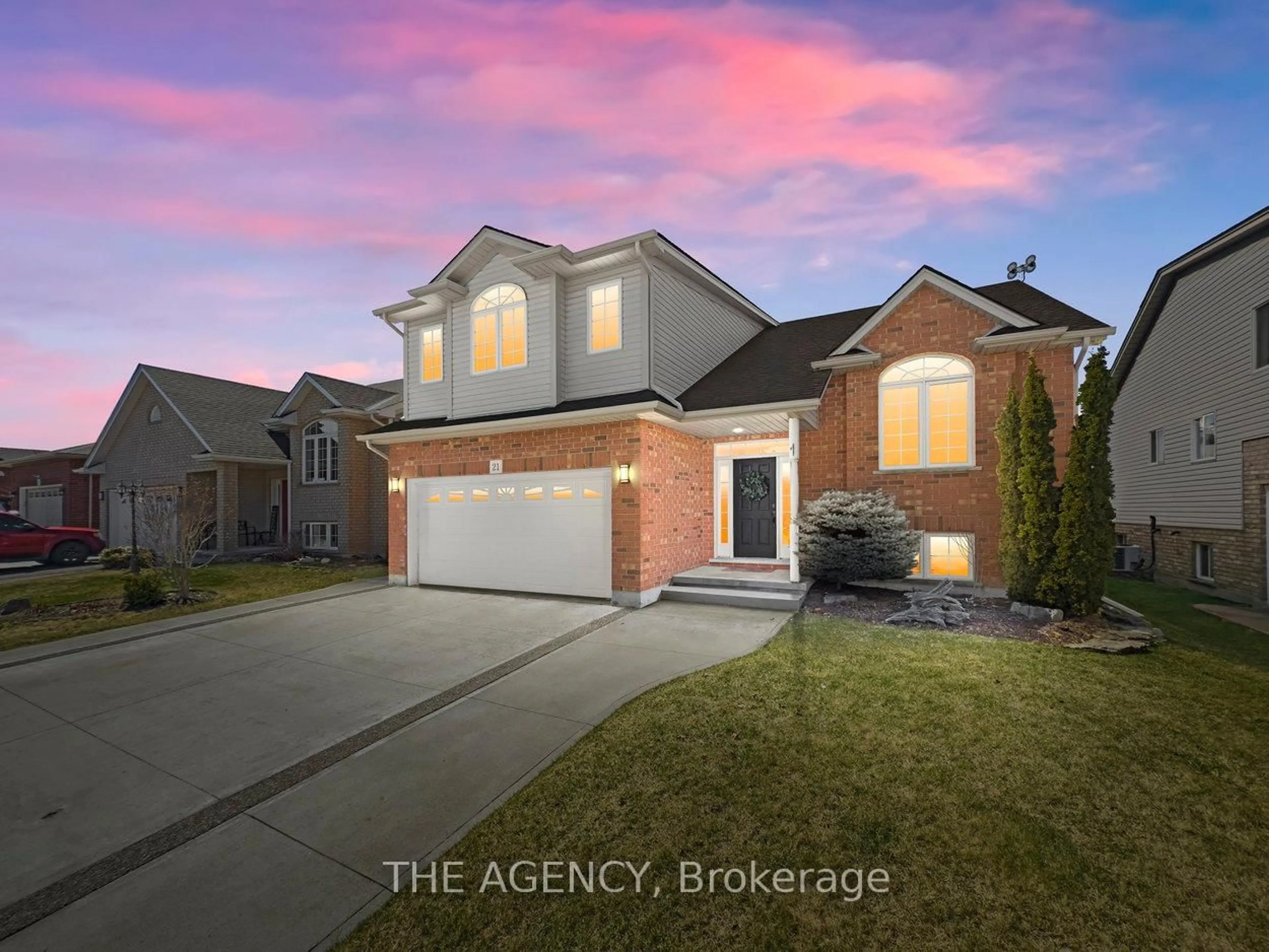 Home with brick exterior material, street for 21 Lindan St, West Lincoln Ontario L0R 2A0