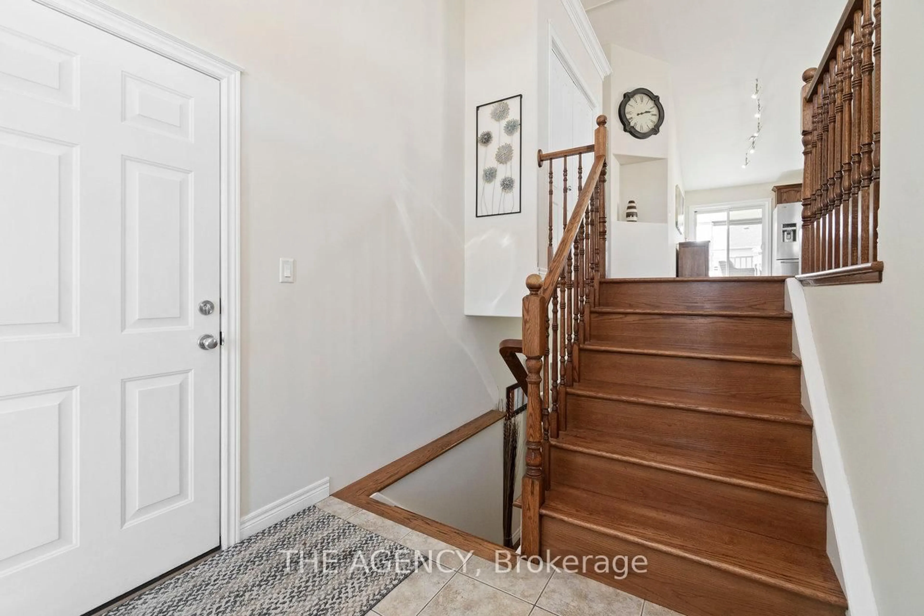 Indoor entryway for 21 Lindan St, West Lincoln Ontario L0R 2A0