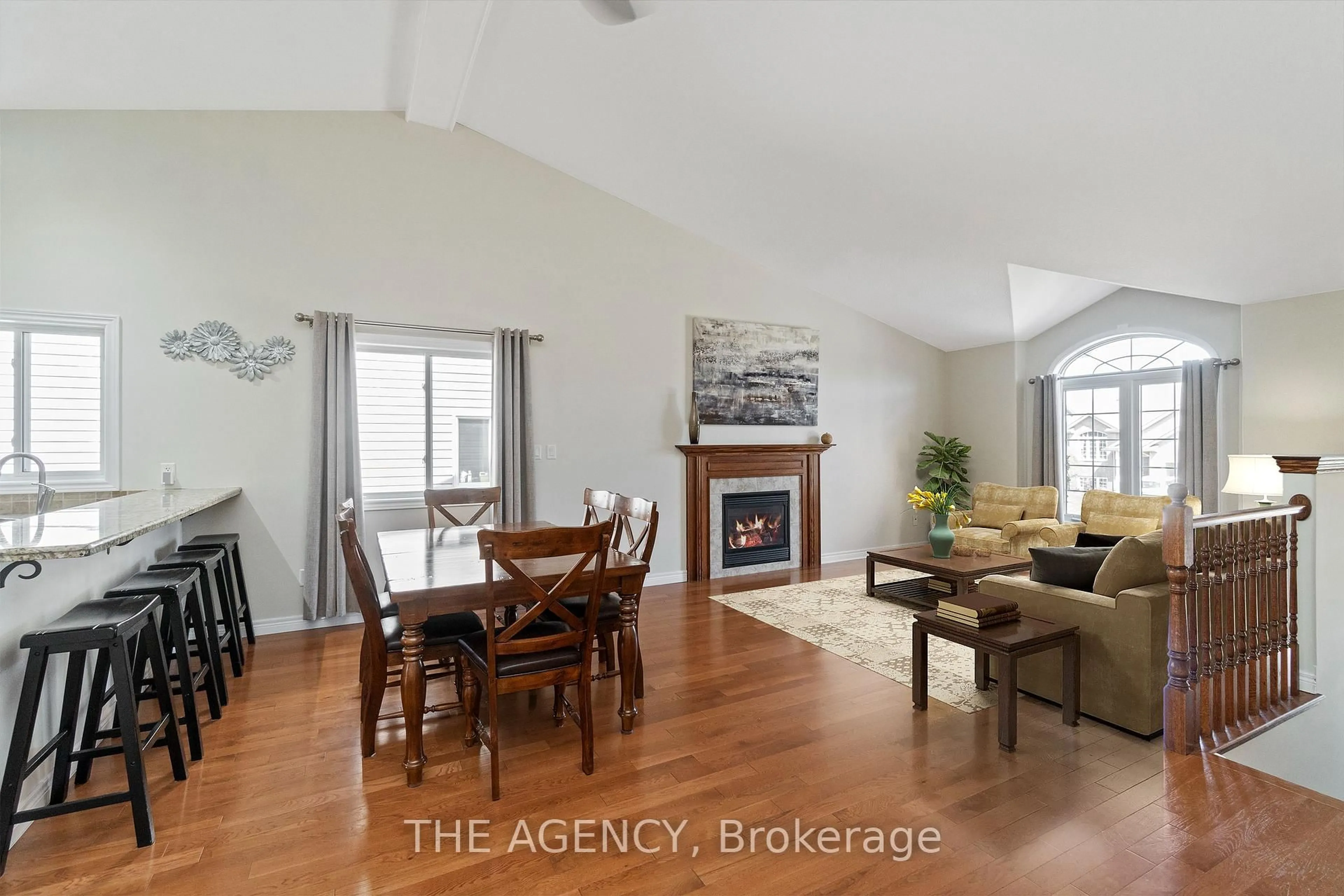 Living room with furniture, wood/laminate floor for 21 Lindan St, West Lincoln Ontario L0R 2A0