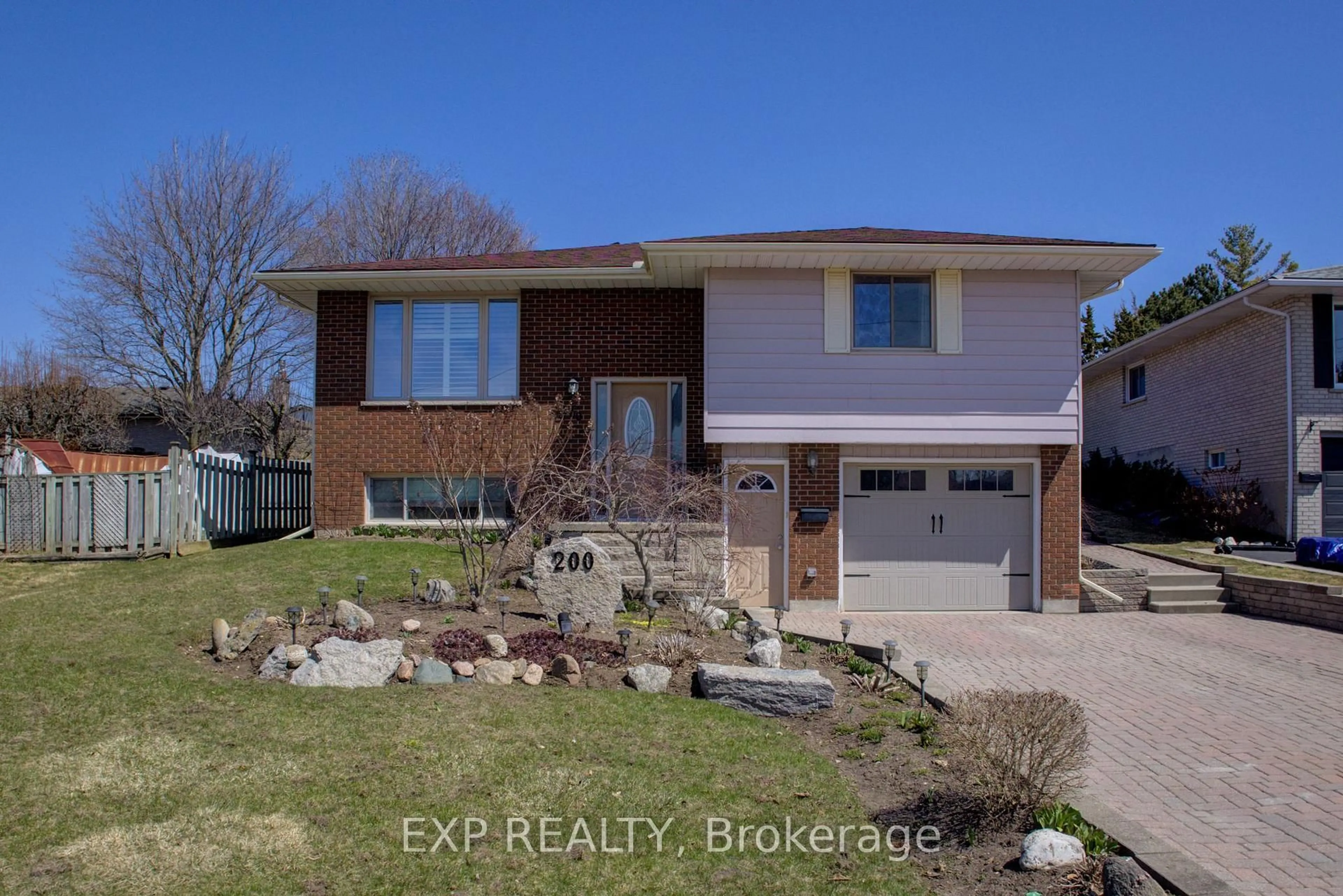 Home with brick exterior material, unknown for 200 Williamsburg Rd, Kitchener Ontario N2E 2N2