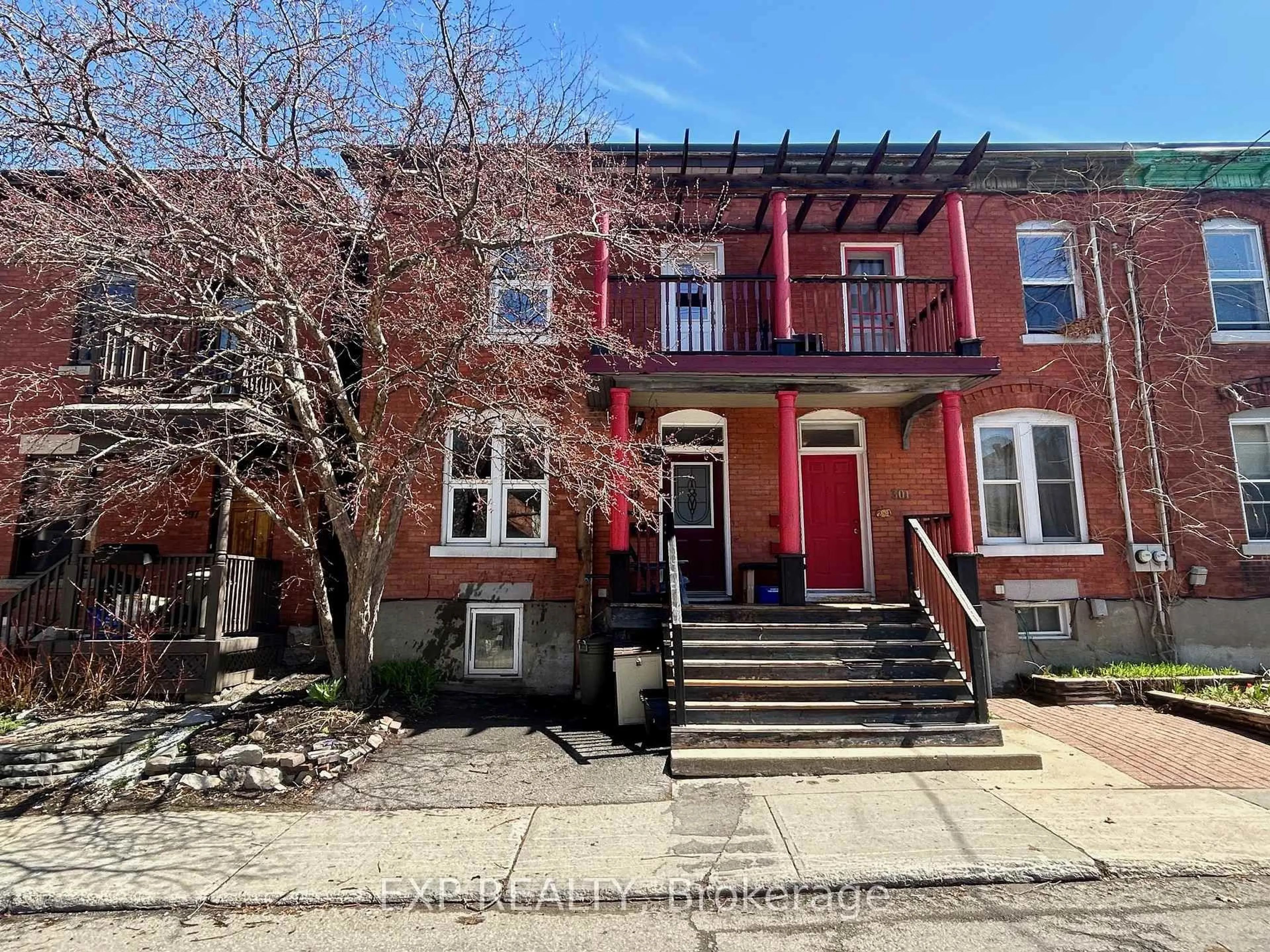 Home with brick exterior material, street for 299 Bay St, Ottawa Ontario K1R 5Z7