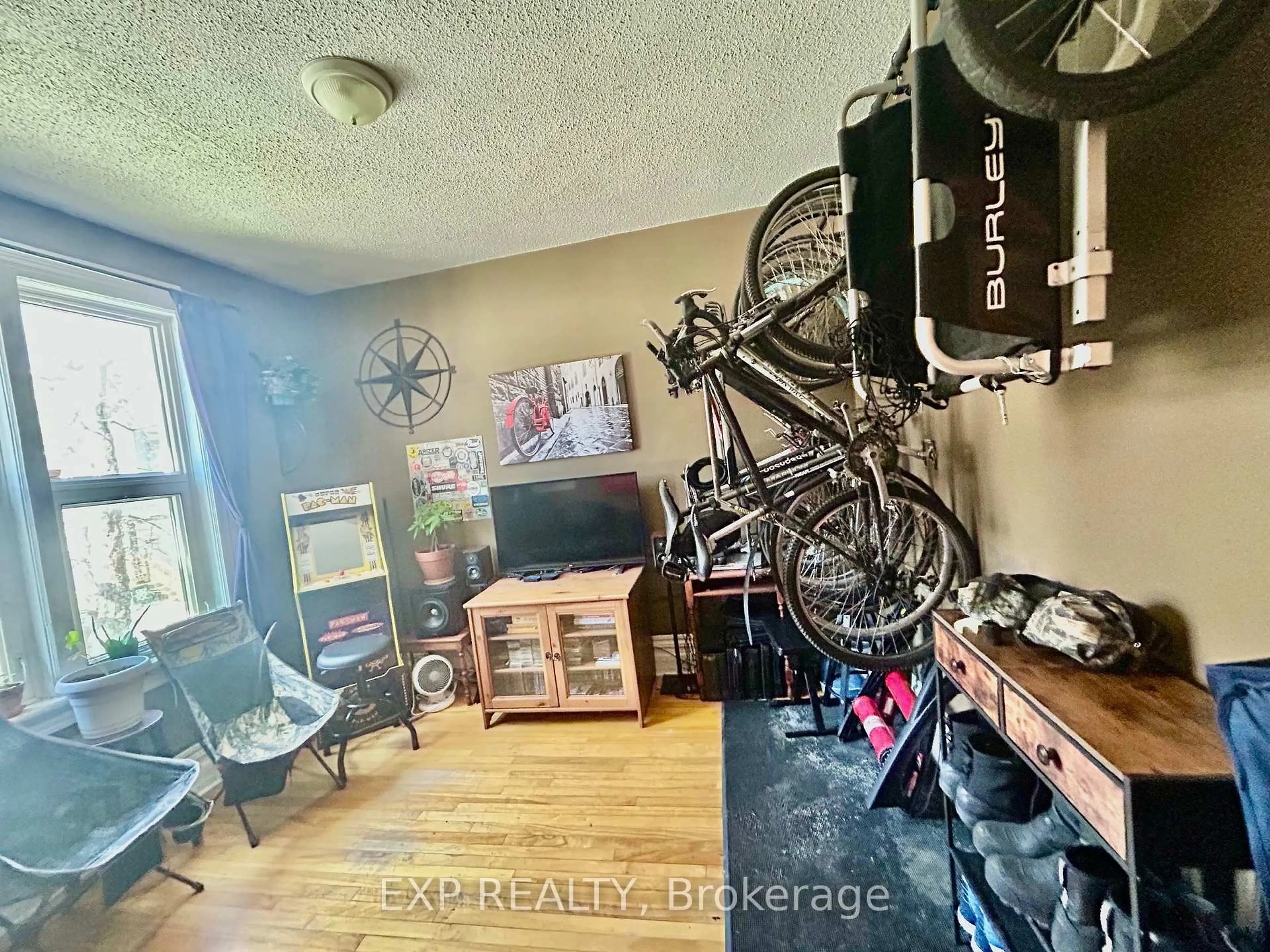 A pic of a room for 299 Bay St, Ottawa Ontario K1R 5Z7