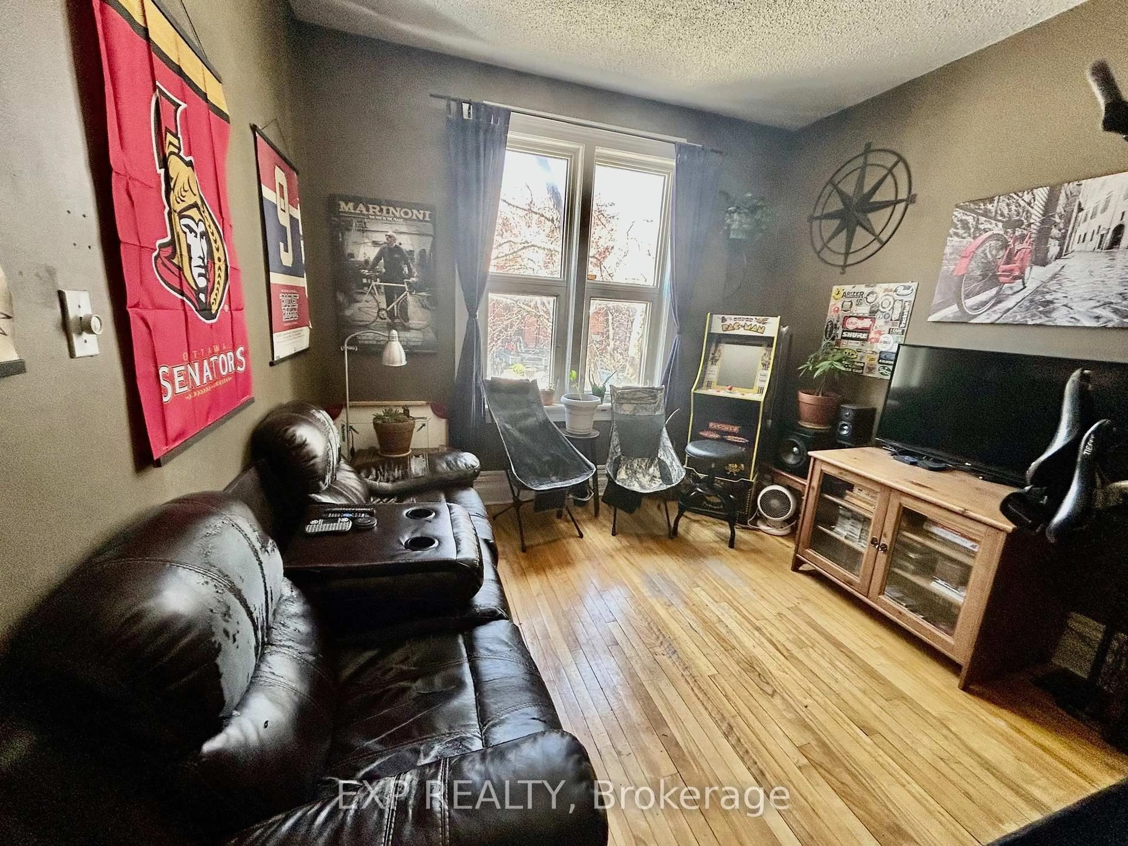 A pic of a room for 299 Bay St, Ottawa Ontario K1R 5Z7