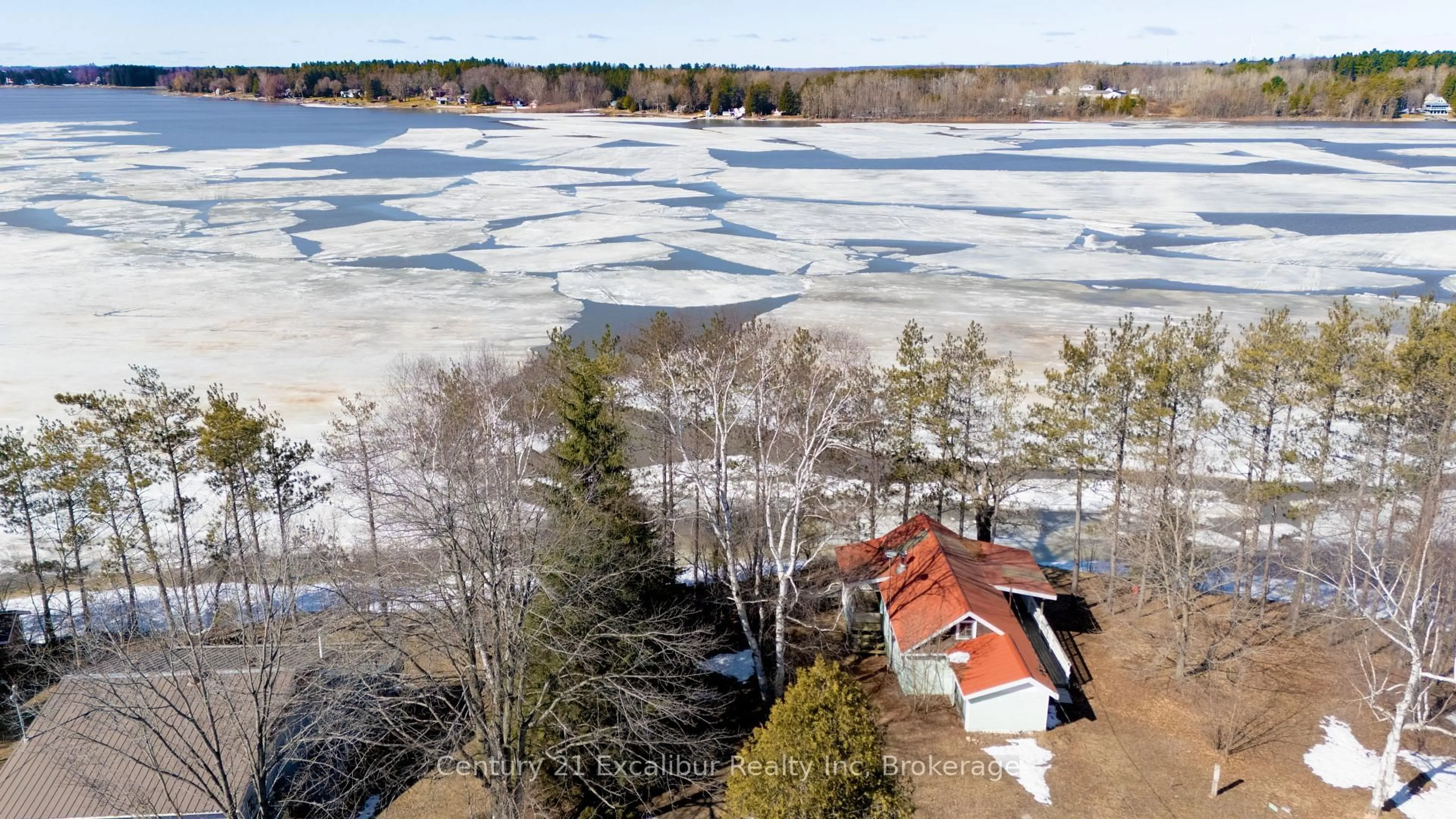 A pic from outside/outdoor area/front of a property/back of a property/a pic from drone, water/lake/river/ocean view for 831 8th St, Centre Wellington Ontario N0B 1J0