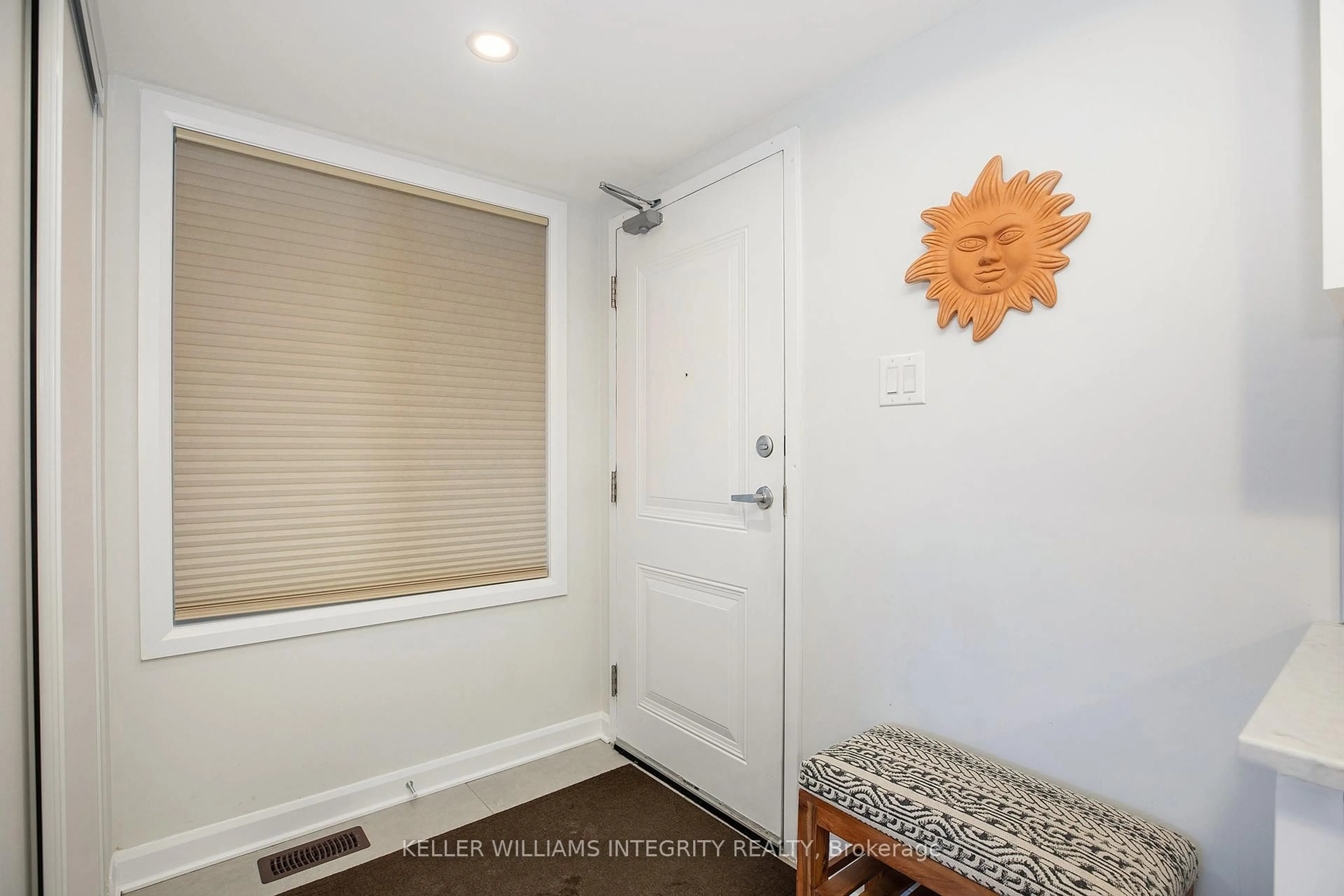 Indoor entryway for 415 Eldorado Private #A, Ottawa Ontario K2K 0N9