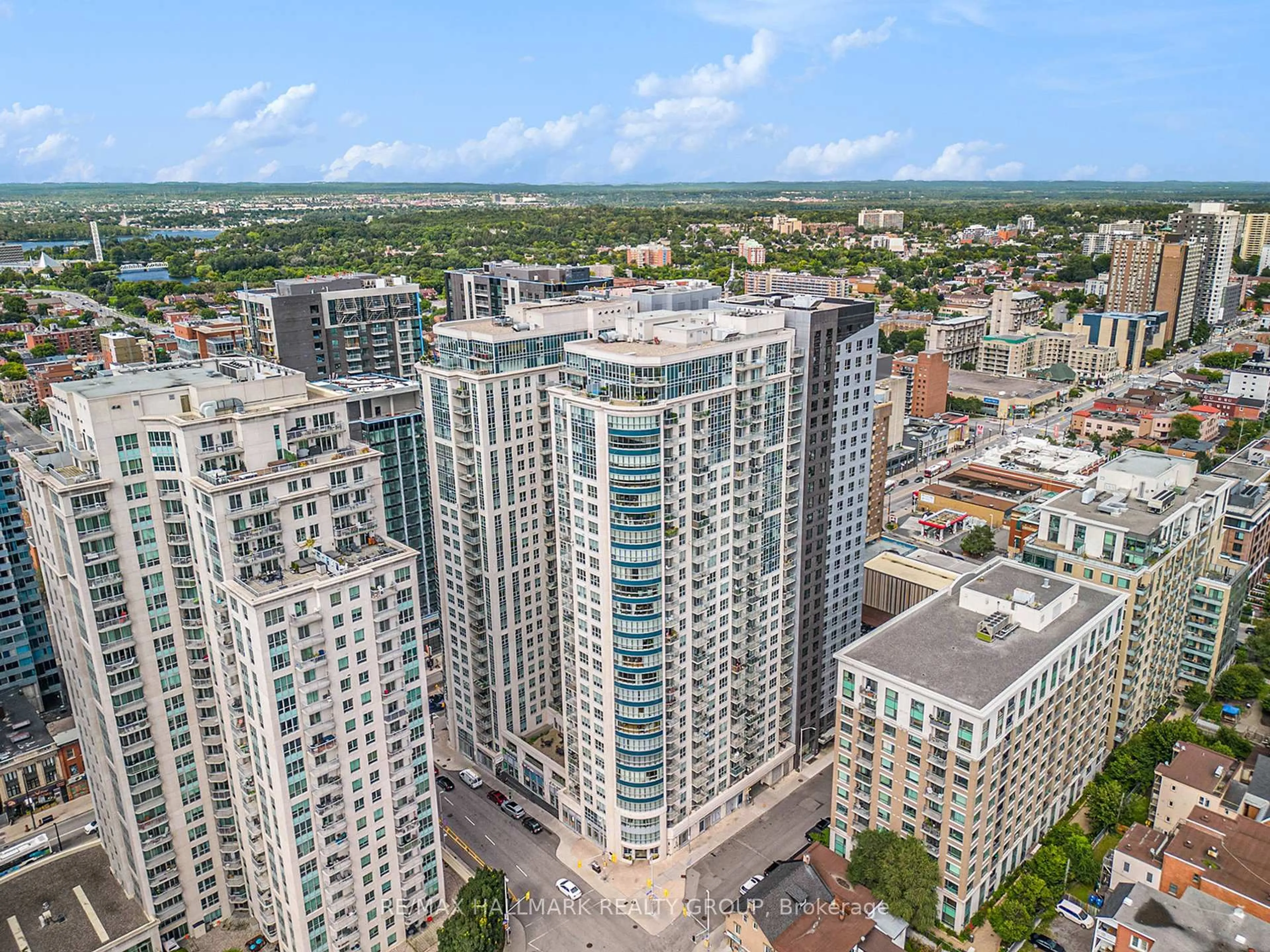 A pic from outside/outdoor area/front of a property/back of a property/a pic from drone, city buildings view from balcony for 195 BESSERER St #2706, Ottawa Ontario K1N 7J6
