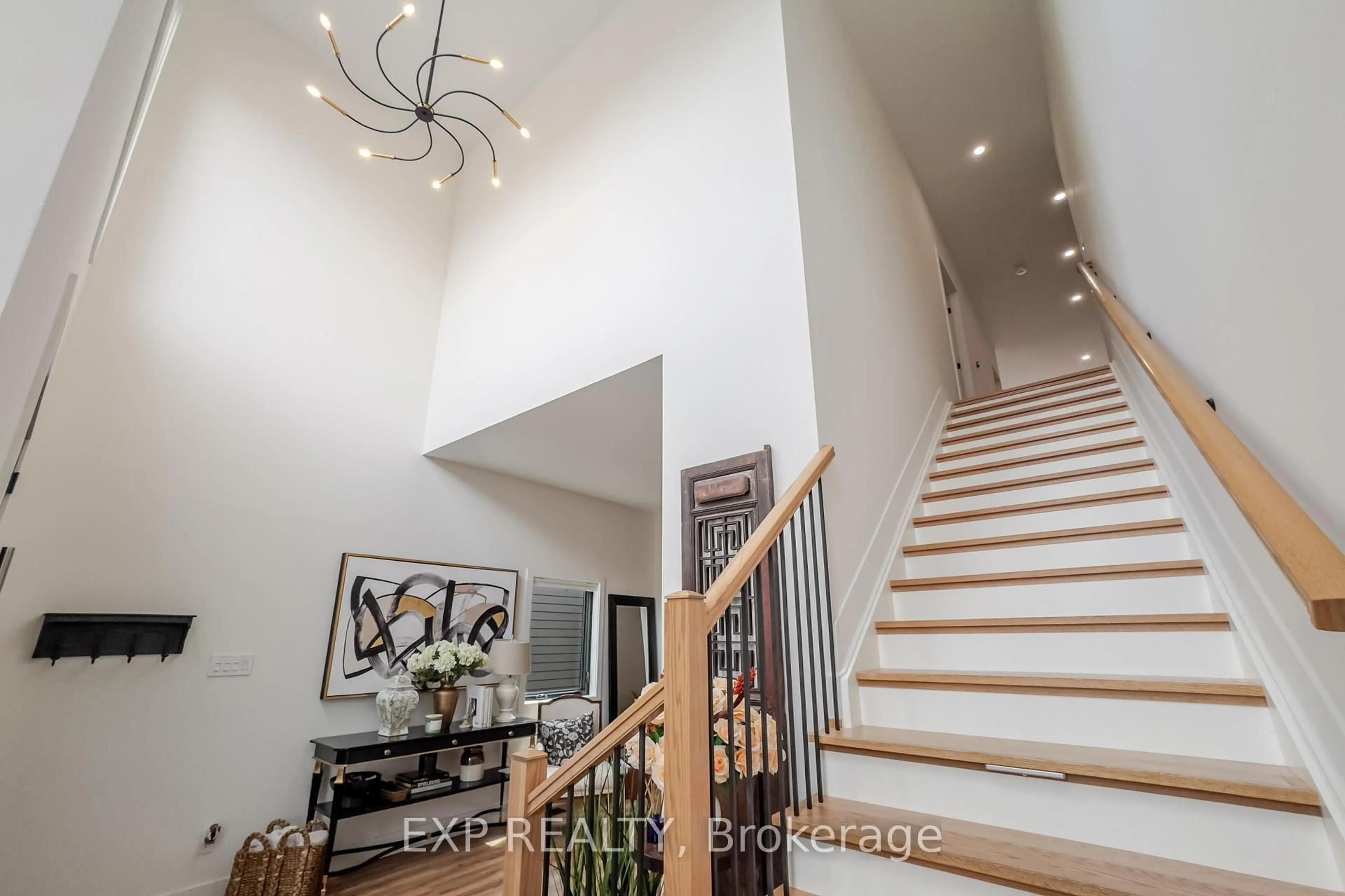Unknown for 12A Viewmount Dr, Ottawa Ontario K2G 1R5