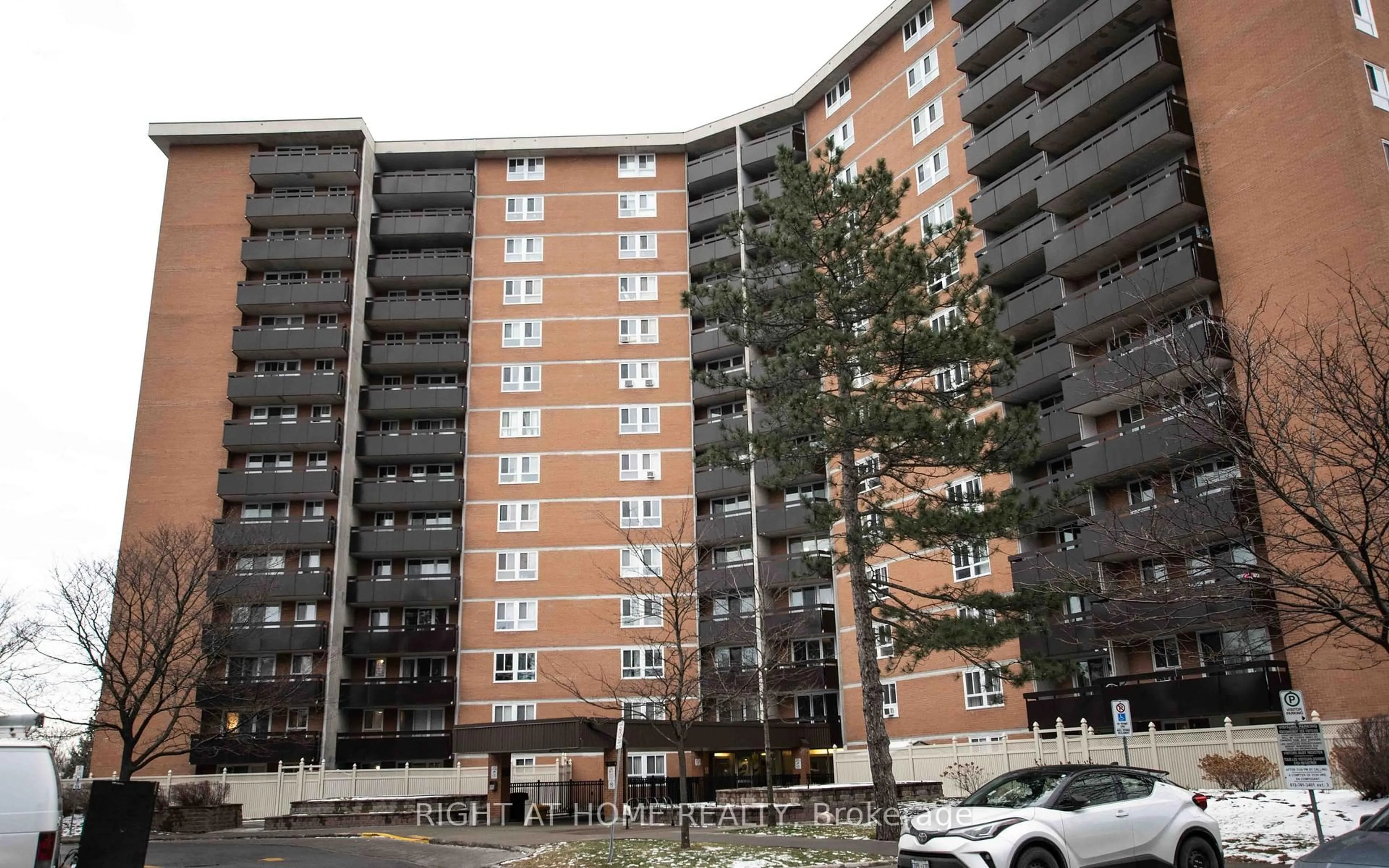 Unknown for 2020 JASMINE Cres #704, Ottawa Ontario K1J 8K5
