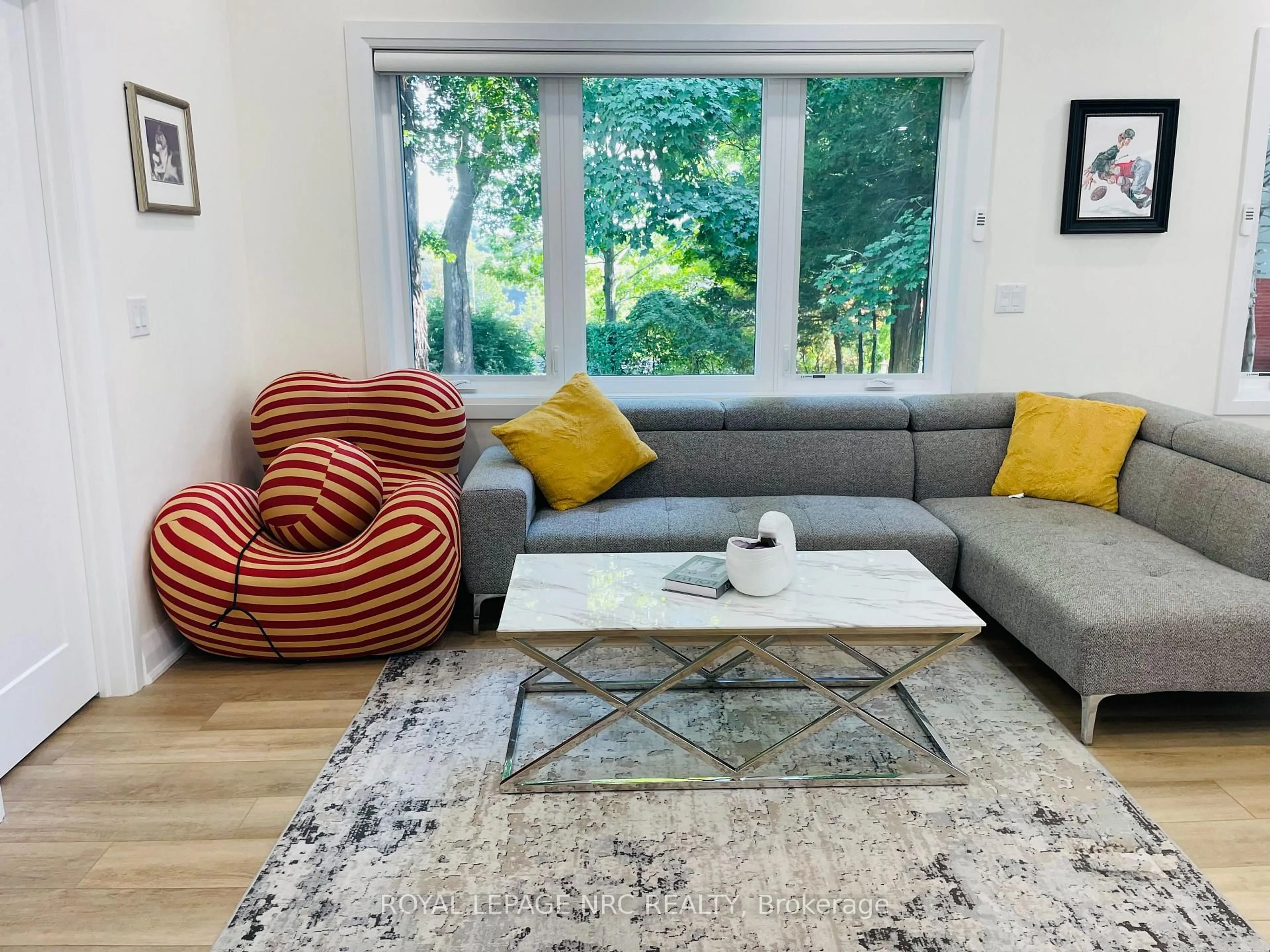 Living room with furniture, unknown for 5341 River Rd, Niagara Falls Ontario L2E 3G9
