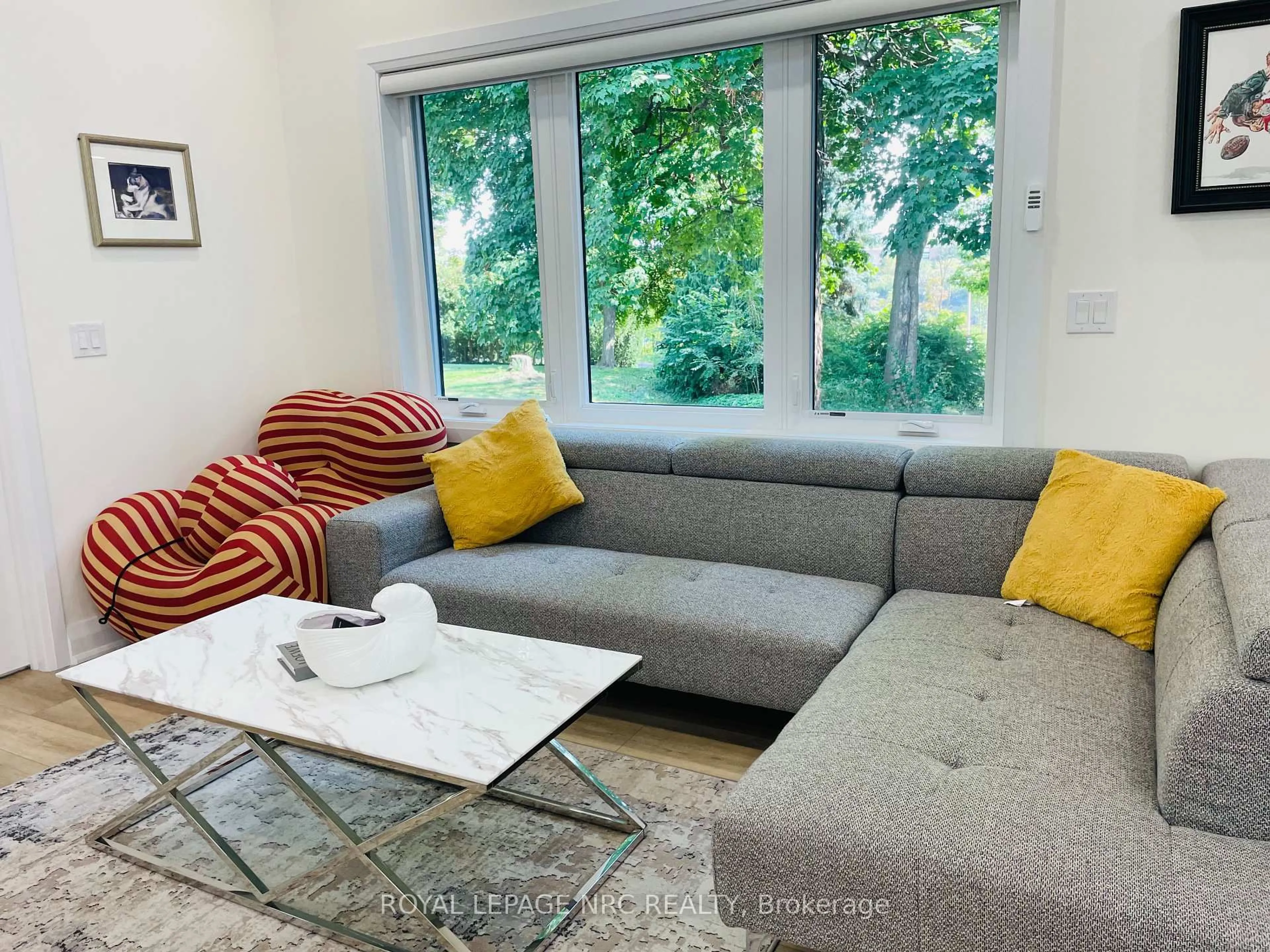 Living room with furniture, unknown for 5341 River Rd, Niagara Falls Ontario L2E 3G9