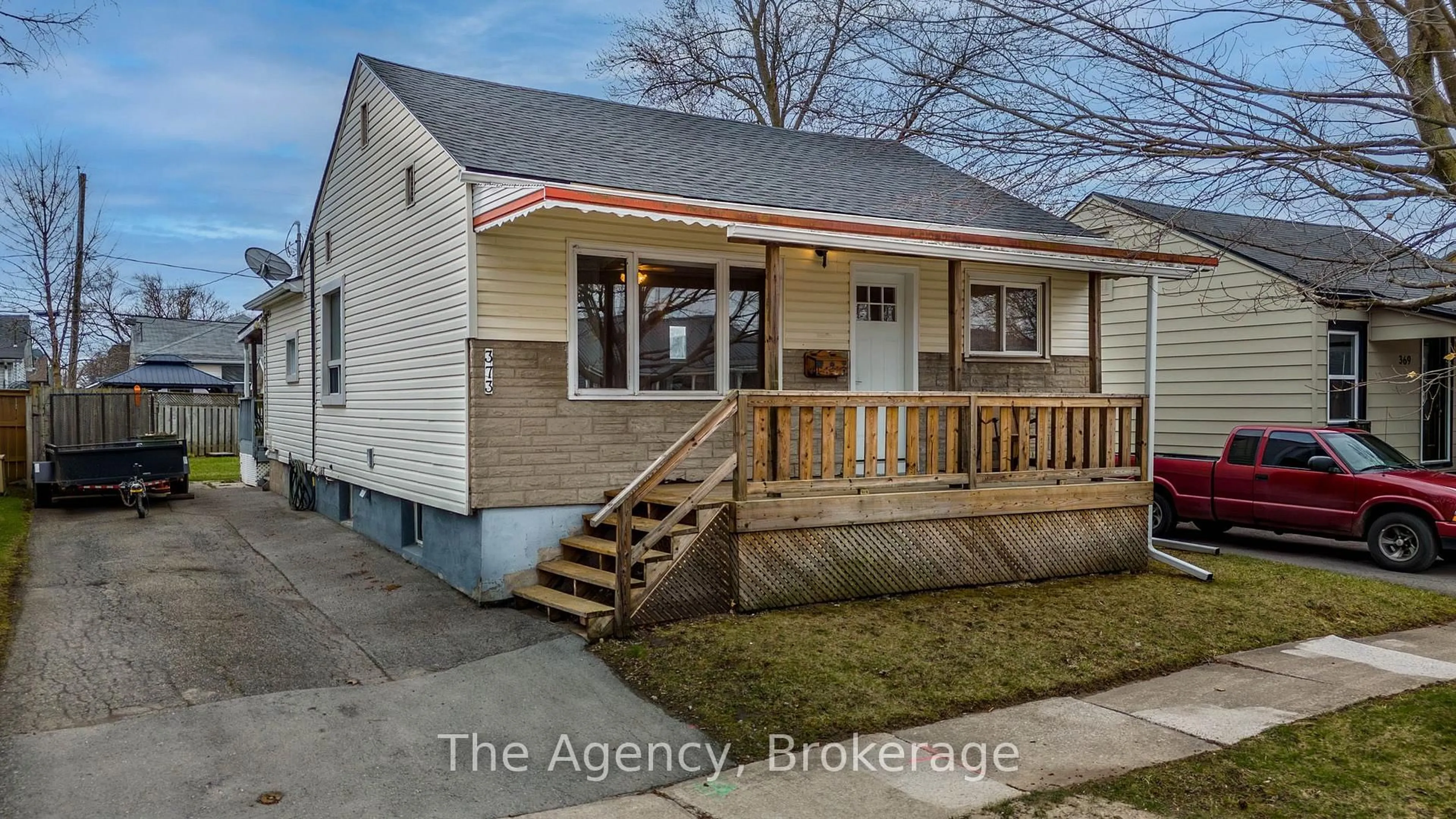 Unknown for 373 Corvette St, Welland Ontario L3B 4S8