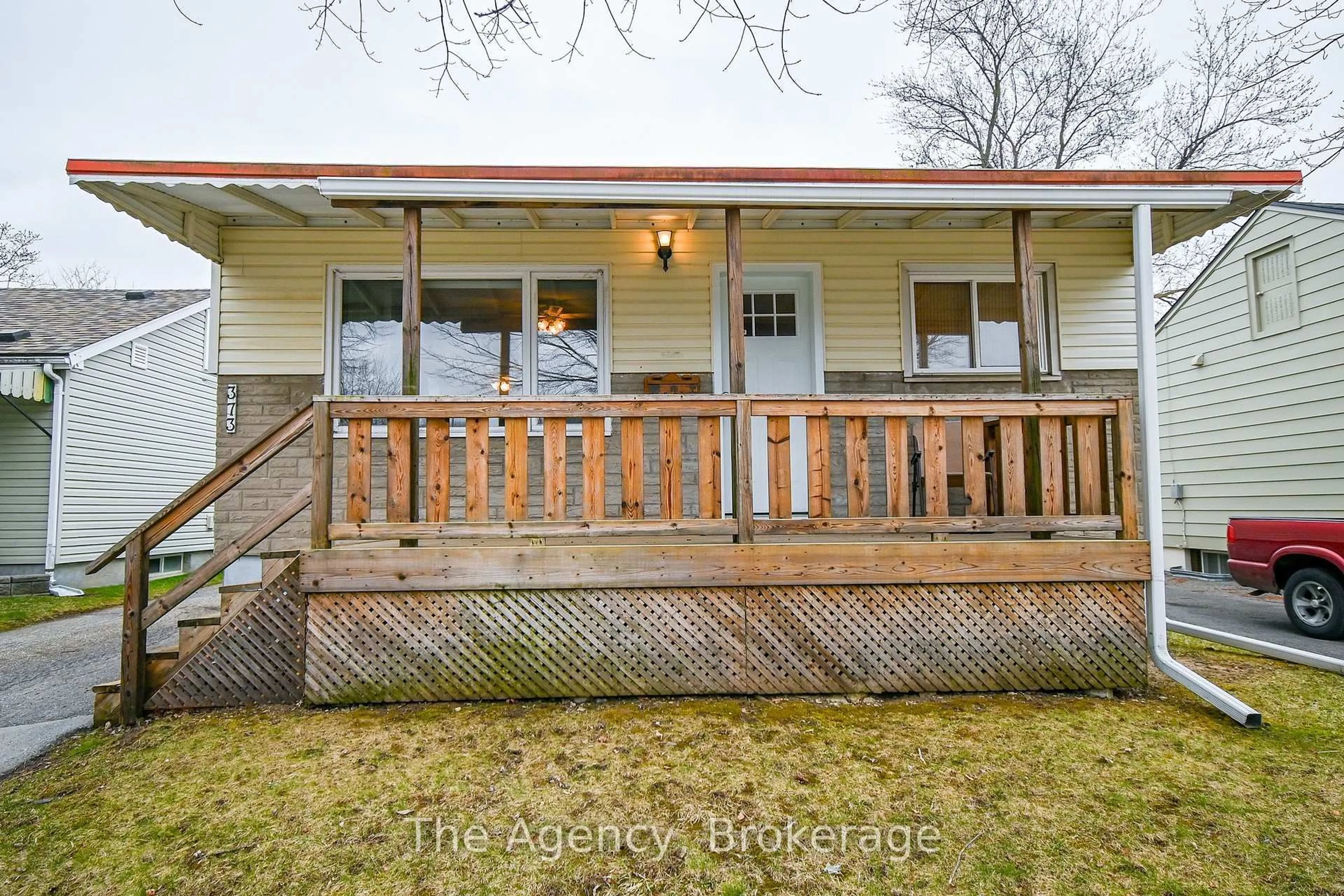 Patio, unknown for 373 Corvette St, Welland Ontario L3B 4S8