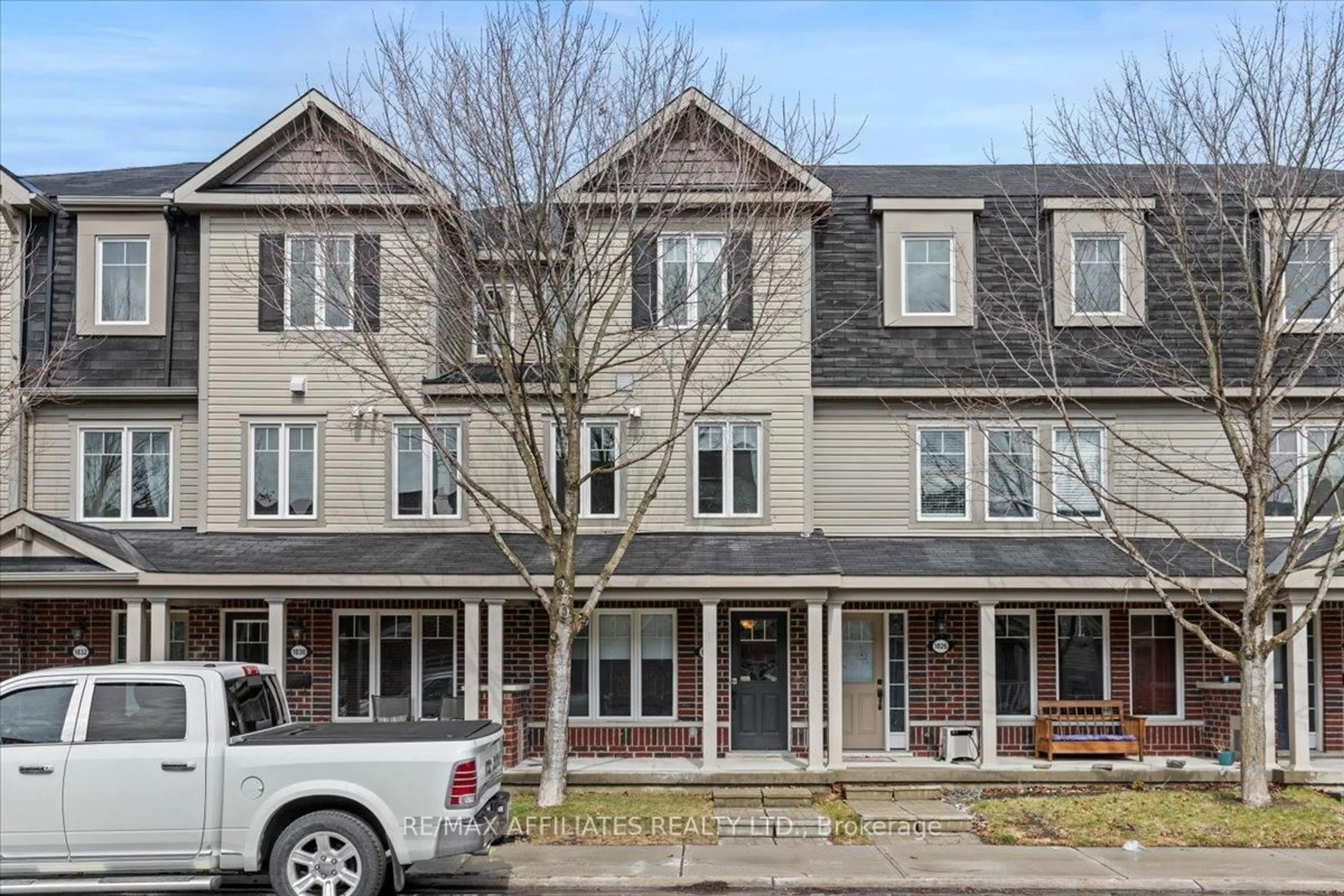 Unknown for 1028 Pampero Cres, Ottawa Ontario K2S 0N4