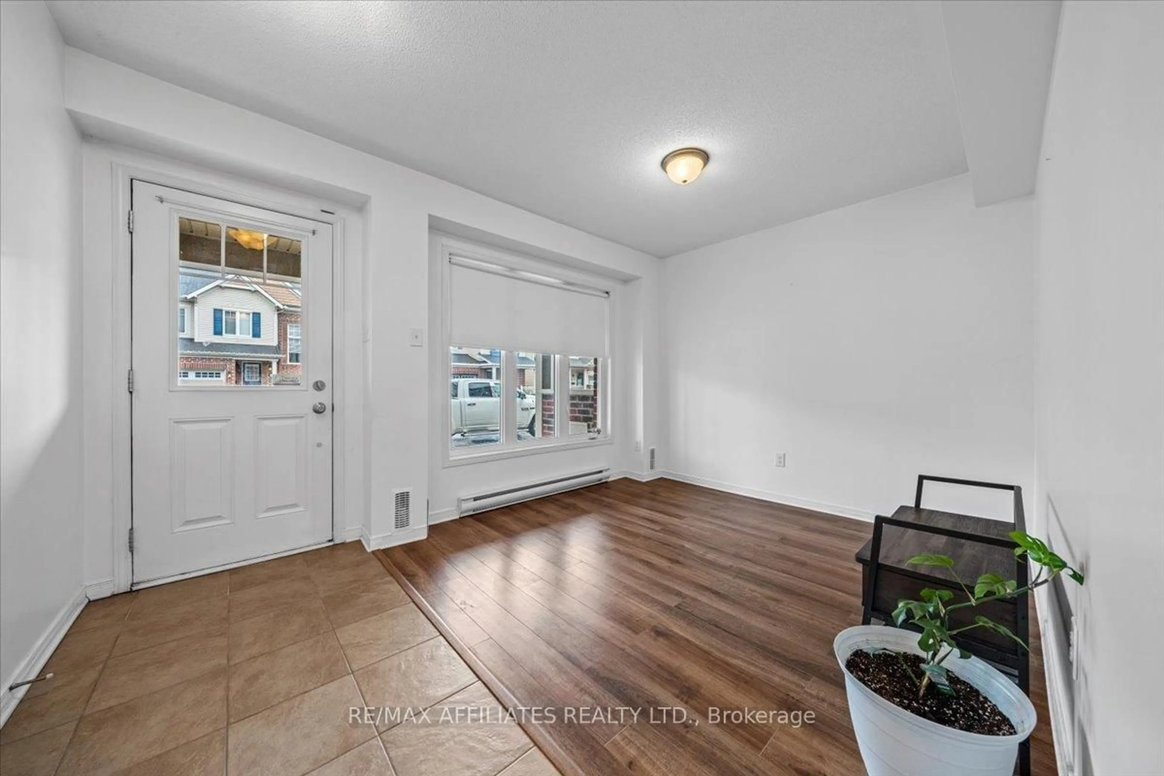 Indoor entryway for 1028 Pampero Cres, Ottawa Ontario K2S 0N4