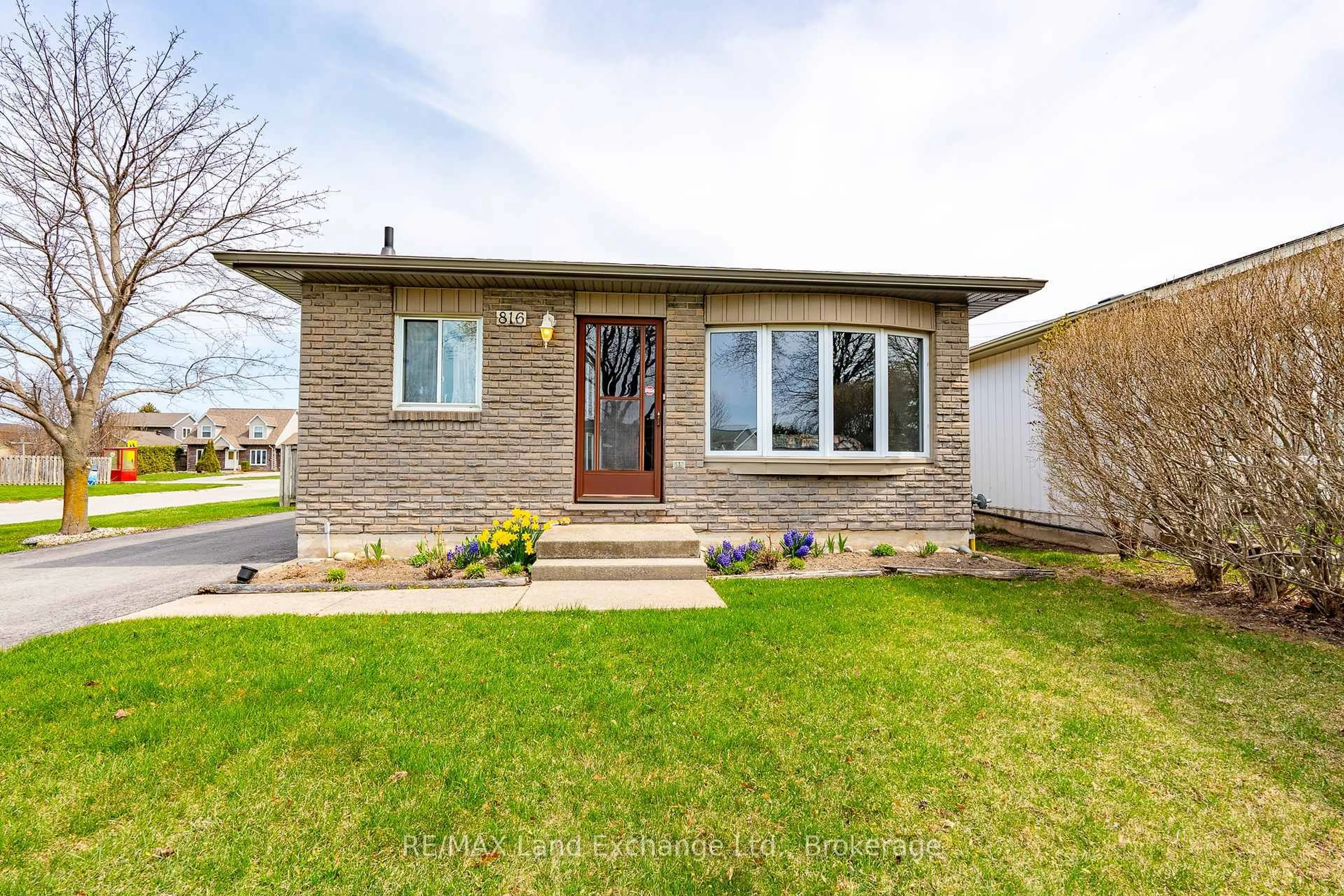 Home with brick exterior material, street for 816 Andrew Malcolm Dr, Kincardine Ontario N2Z 1M6