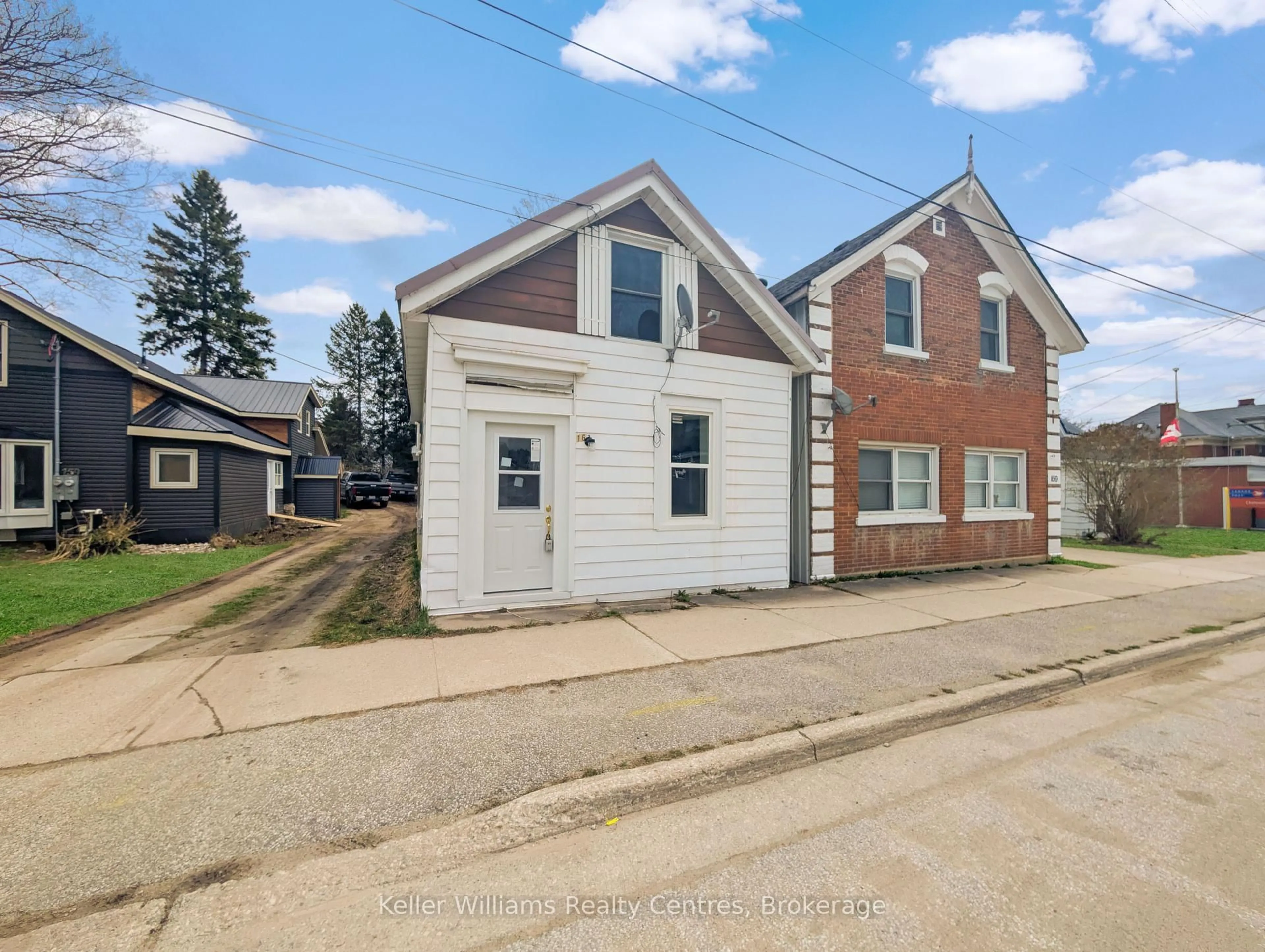 A pic from outside/outdoor area/front of a property/back of a property/a pic from drone, street for 163 Garafraxa St, Chatsworth Ontario N0H 1G0