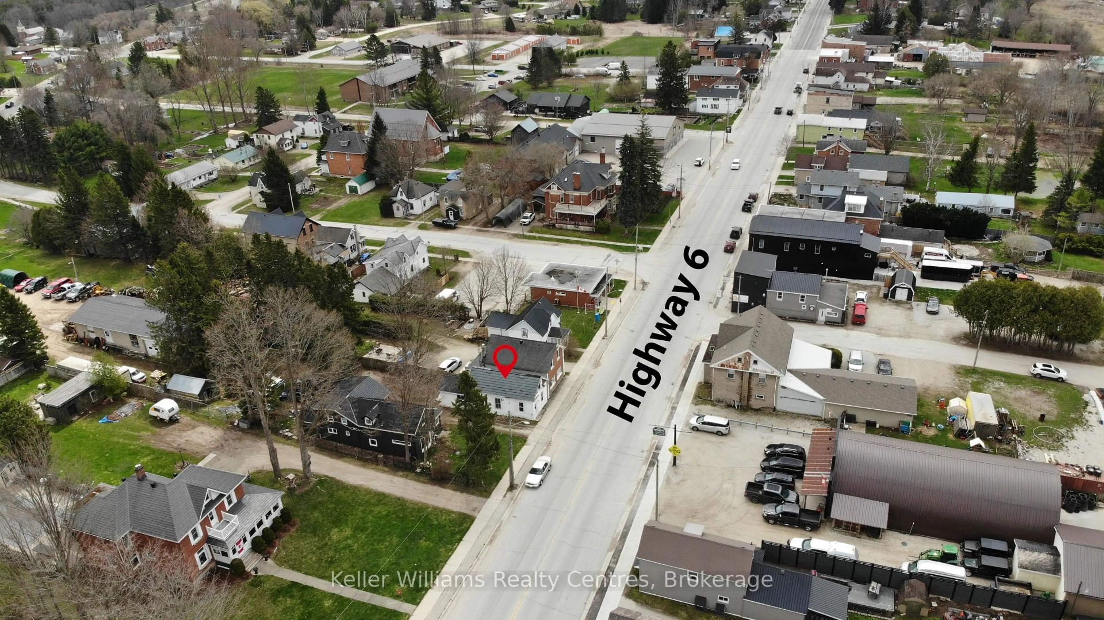 A pic from outside/outdoor area/front of a property/back of a property/a pic from drone, street for 163 Garafraxa St, Chatsworth Ontario N0H 1G0
