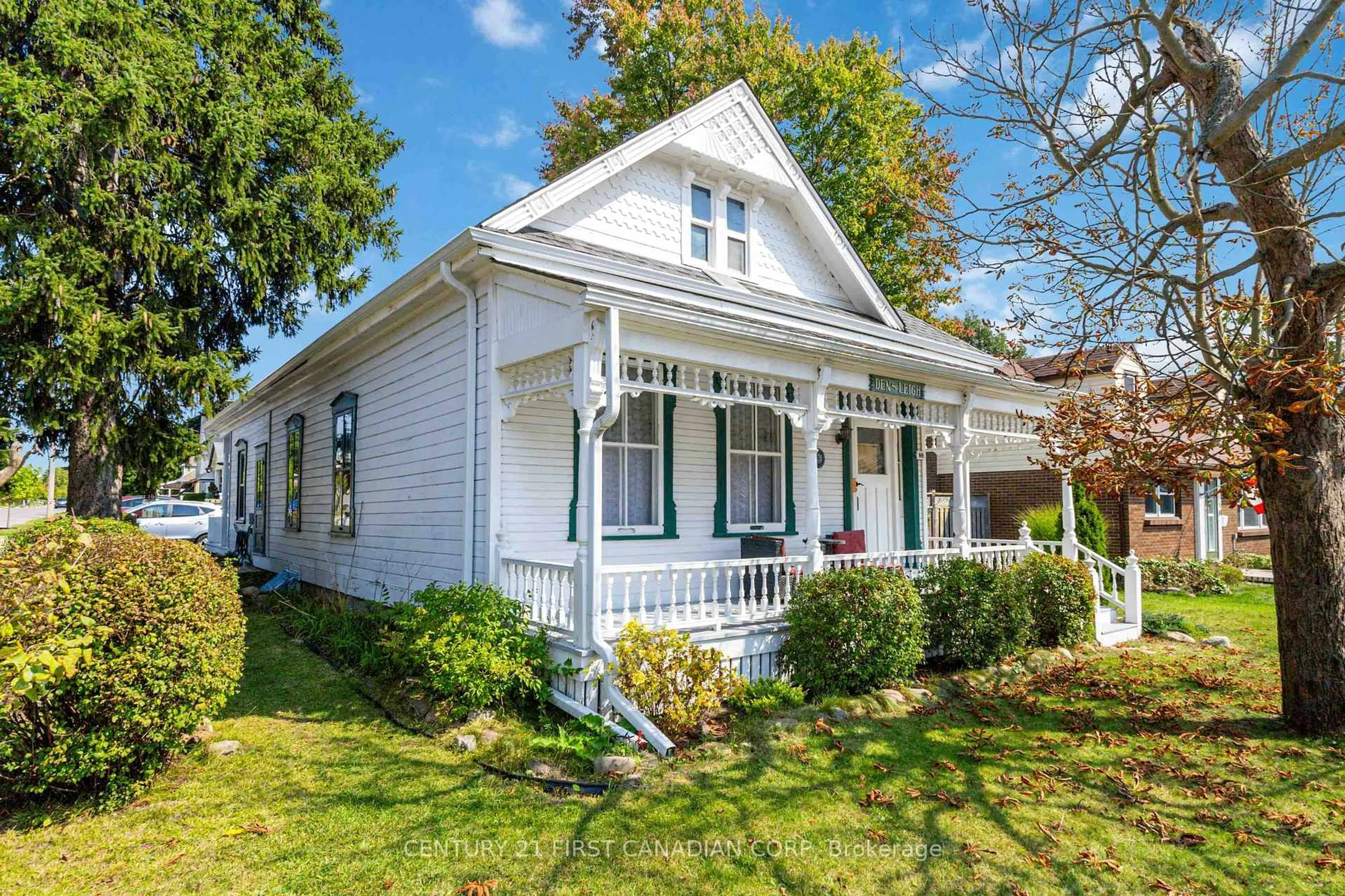Home with vinyl exterior material, street for 88 Egerton St, London East Ontario N5Z 2E9