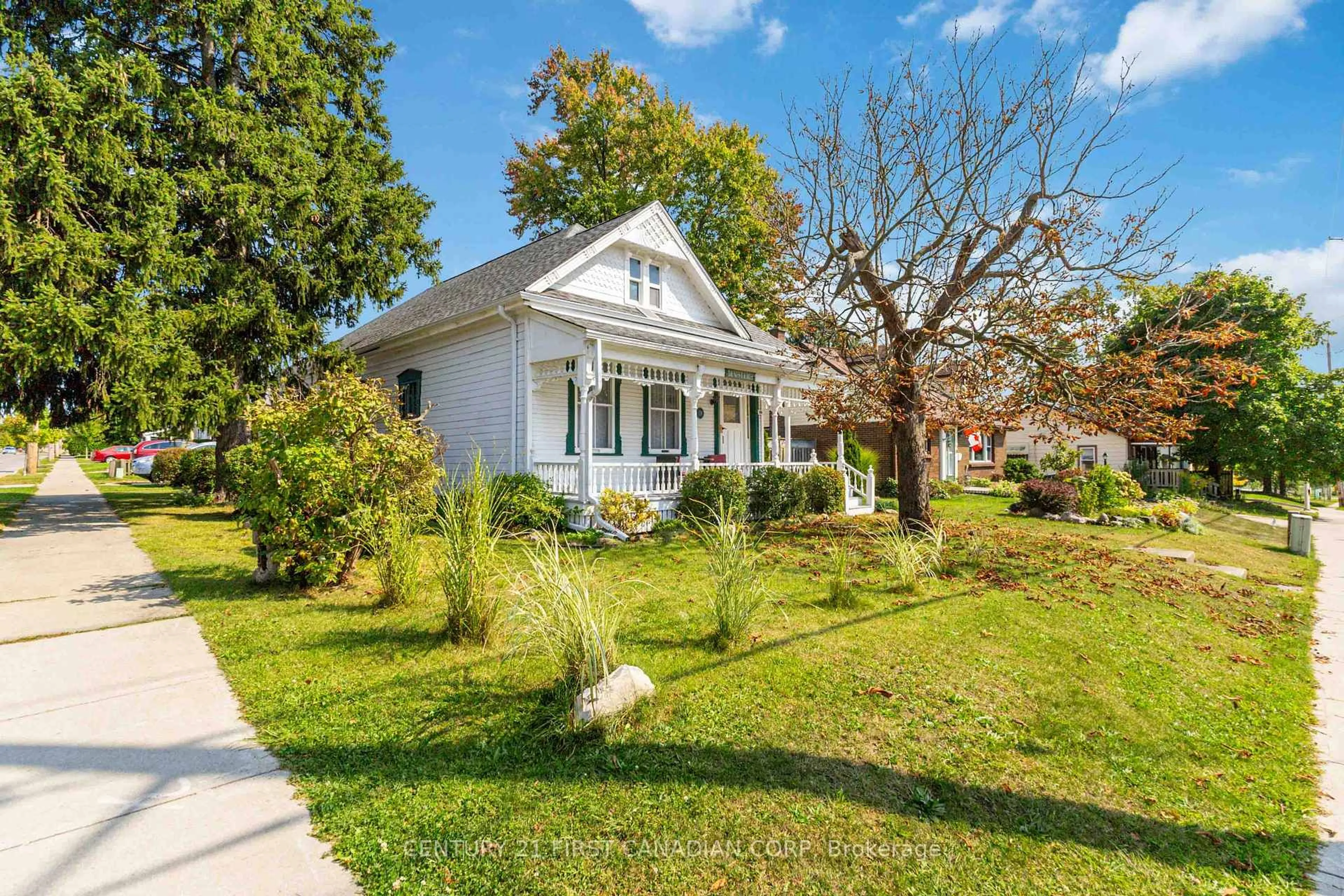 Home with vinyl exterior material, street for 88 Egerton St, London East Ontario N5Z 2E9