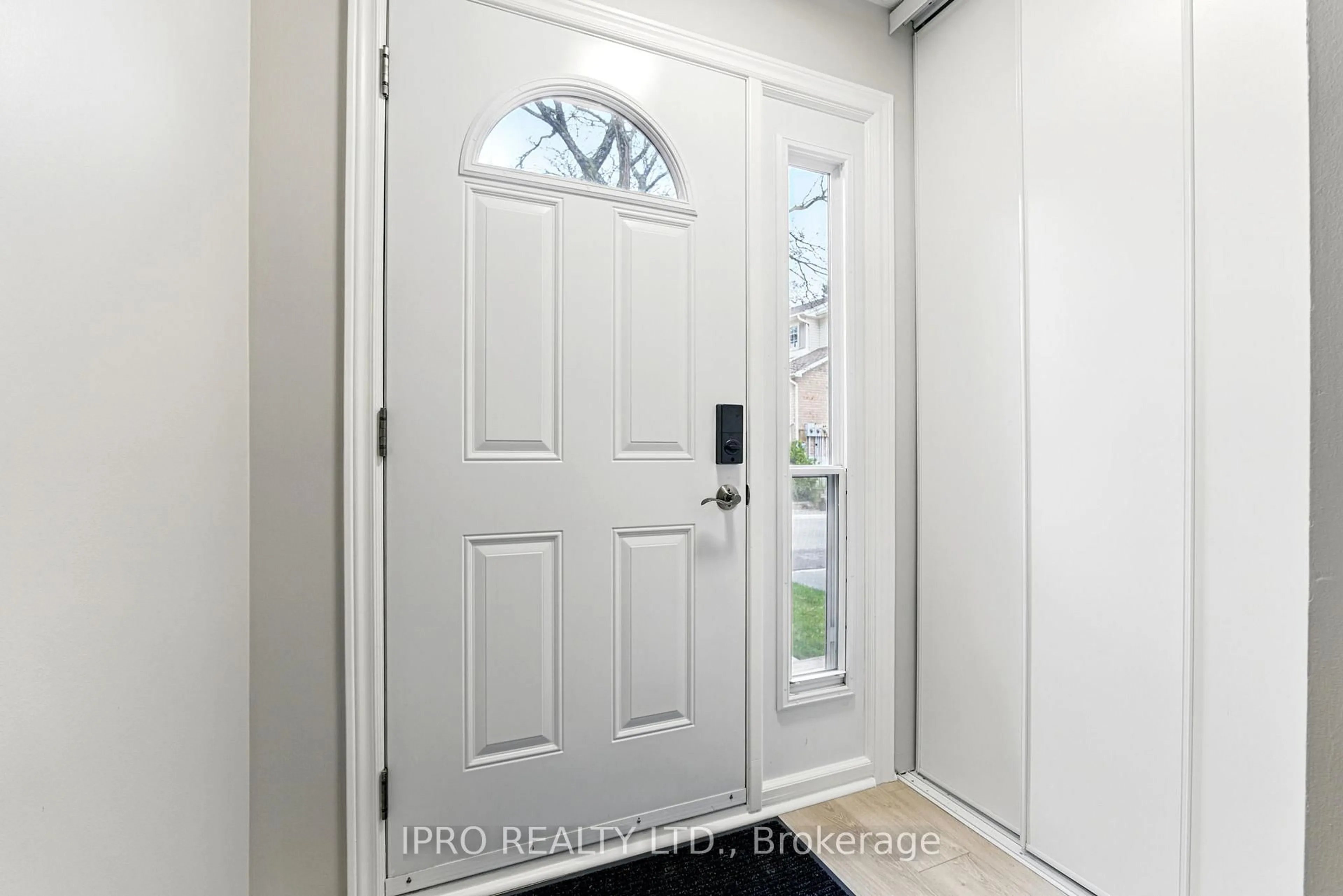 Indoor entryway for 79 Braeheid Ave #9, Hamilton Ontario L8B 0C6