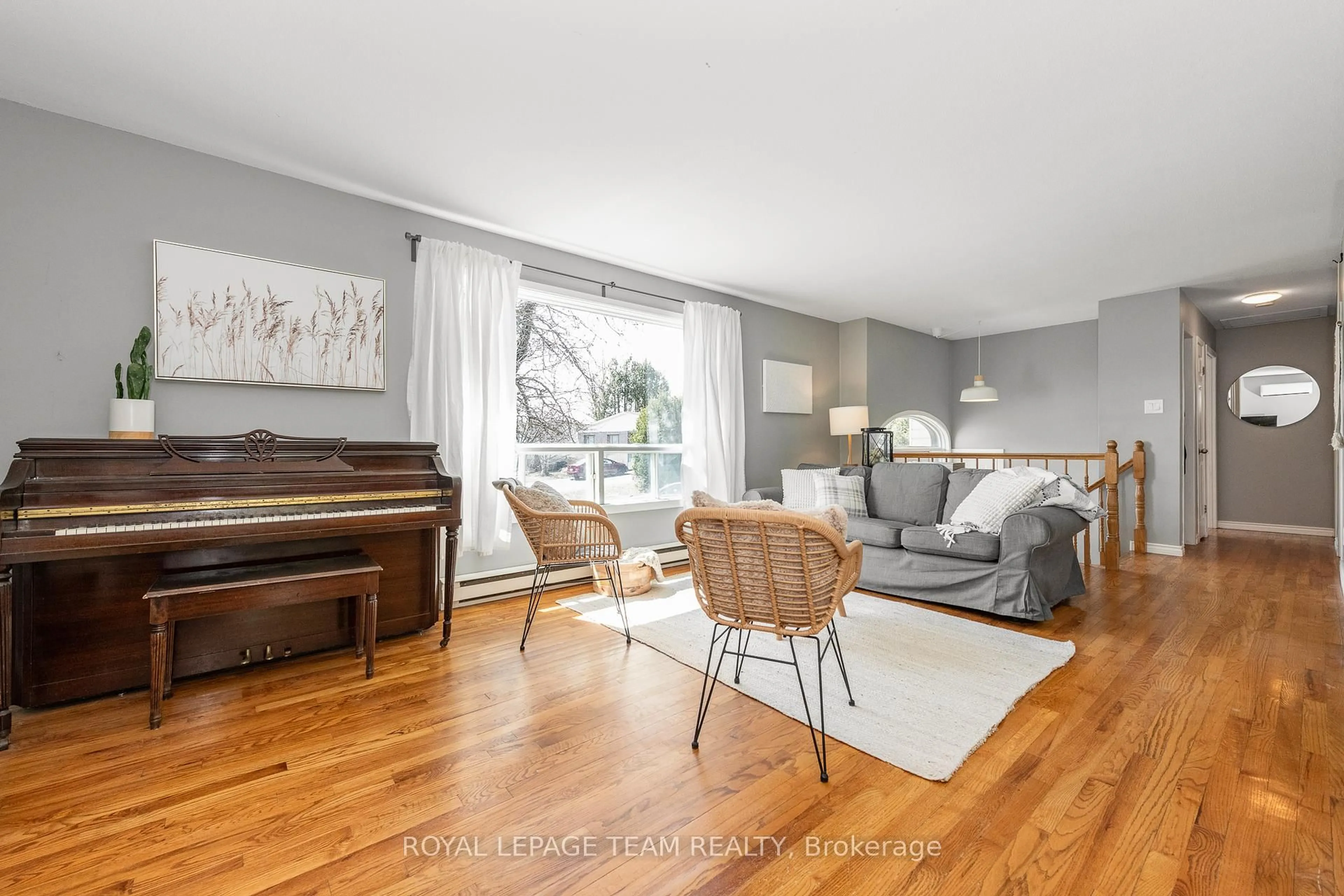Living room with furniture, wood/laminate floor for 34 Poole Creek Cres, Ottawa Ontario K2S 1T7