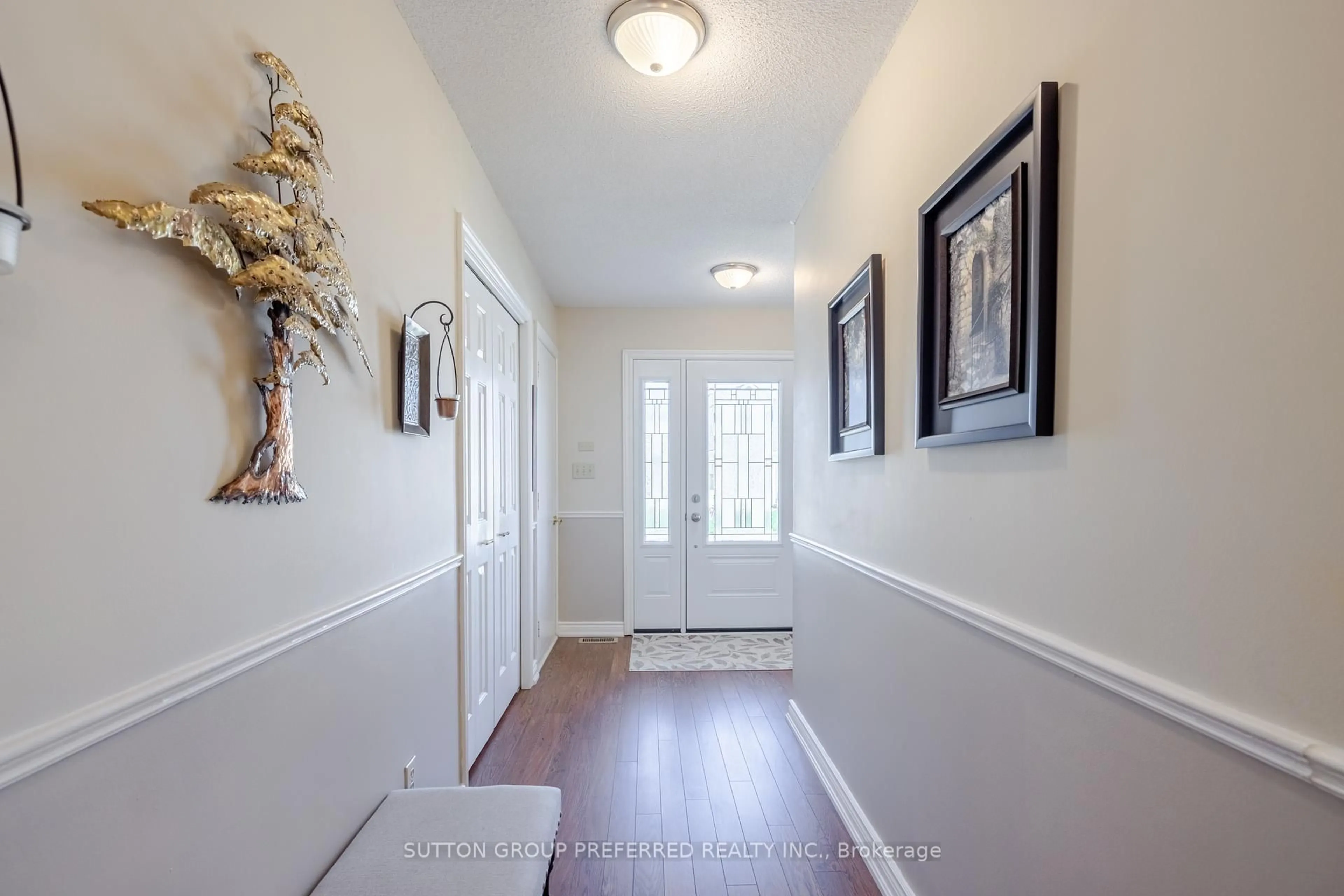 Indoor entryway for 31 Hawkins Cres, Tillsonburg Ontario N4G 5K6