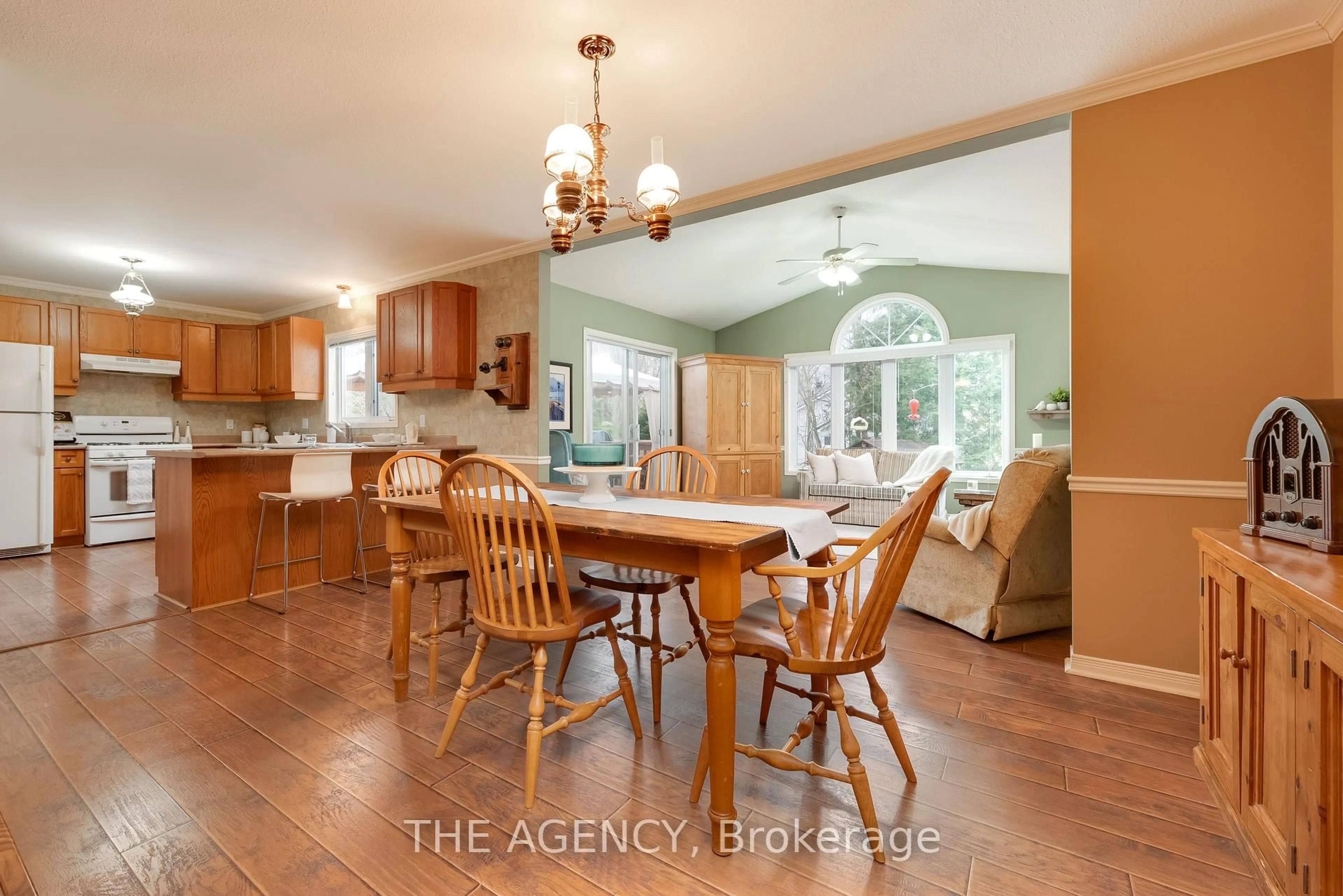 Open concept kitchen, unknown for 5 Springwood Cres, Gravenhurst Ontario P1P 1Z1