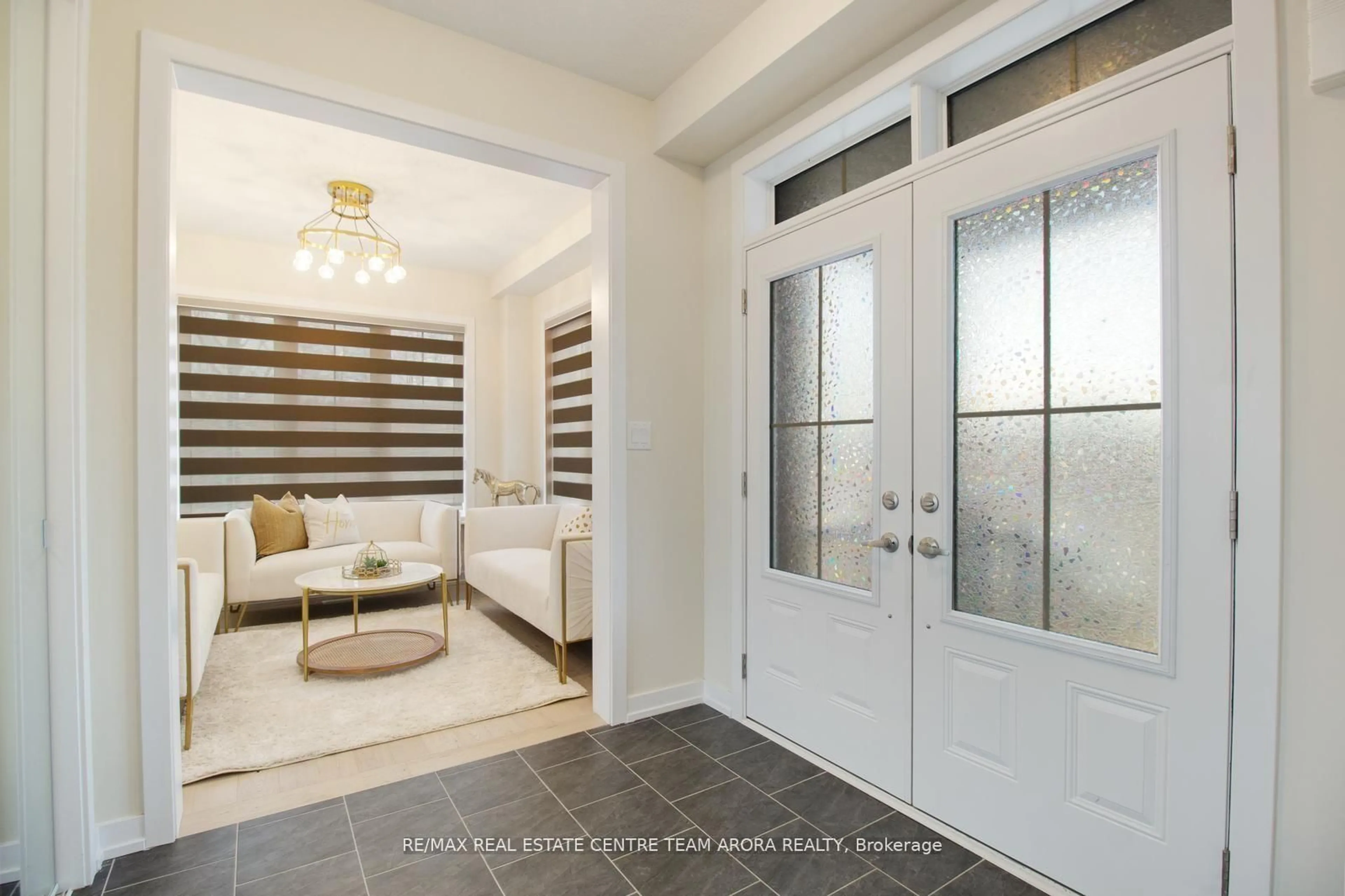 Indoor entryway for 106 Sundin Dr, Haldimand Ontario N3W 0H3
