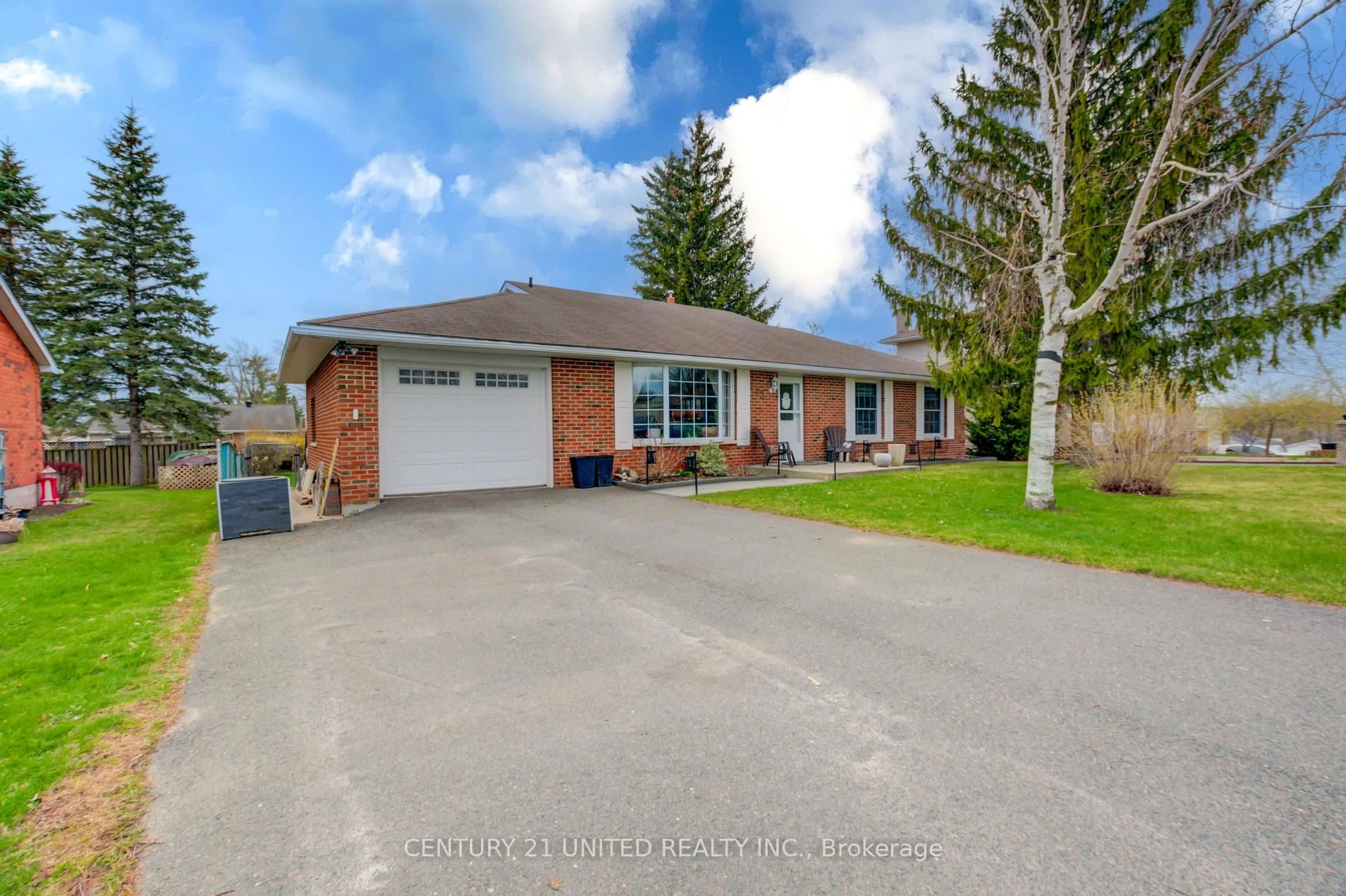 A pic from outside/outdoor area/front of a property/back of a property/a pic from drone, street for 233 Market St, Trent Hills Ontario K0L 1L0