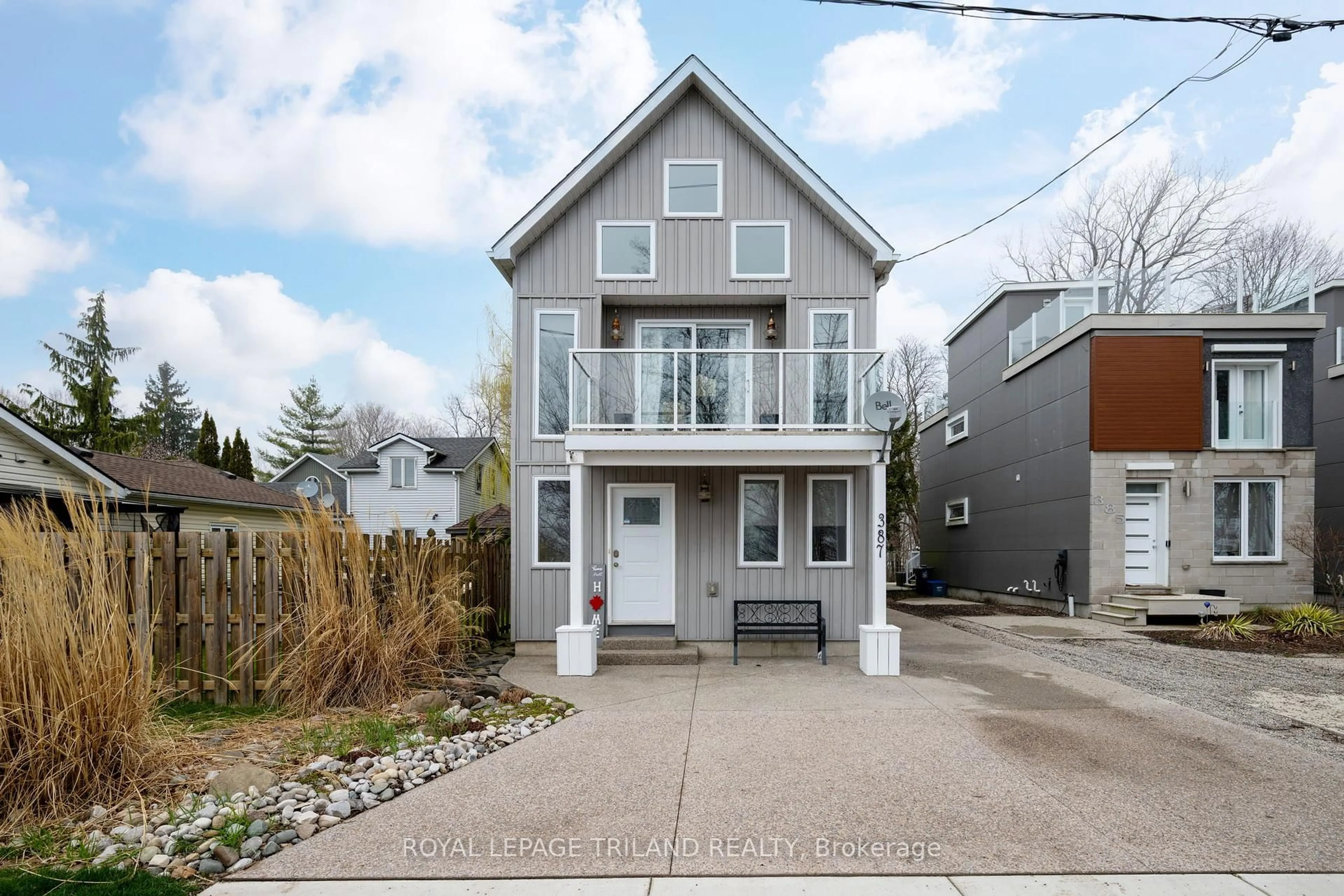 Home with vinyl exterior material, street for 387 FRONT St, Central Elgin Ontario N5L 1G2
