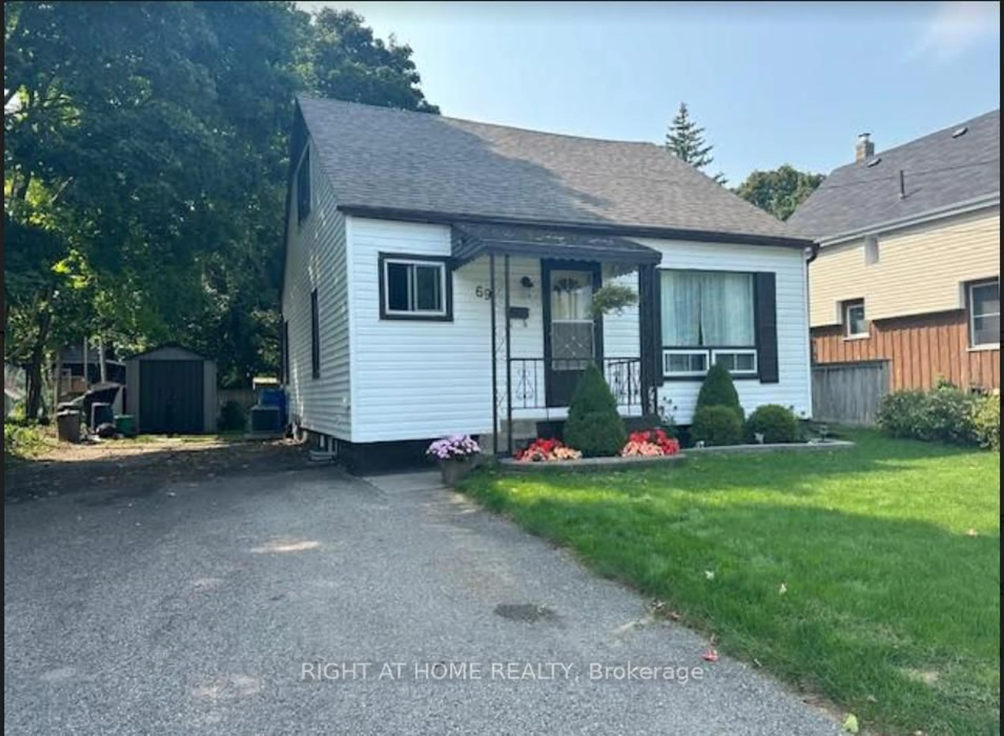 Home with vinyl exterior material, street for 69 Victoria Ave, Kawartha Lakes Ontario K9V 4G8