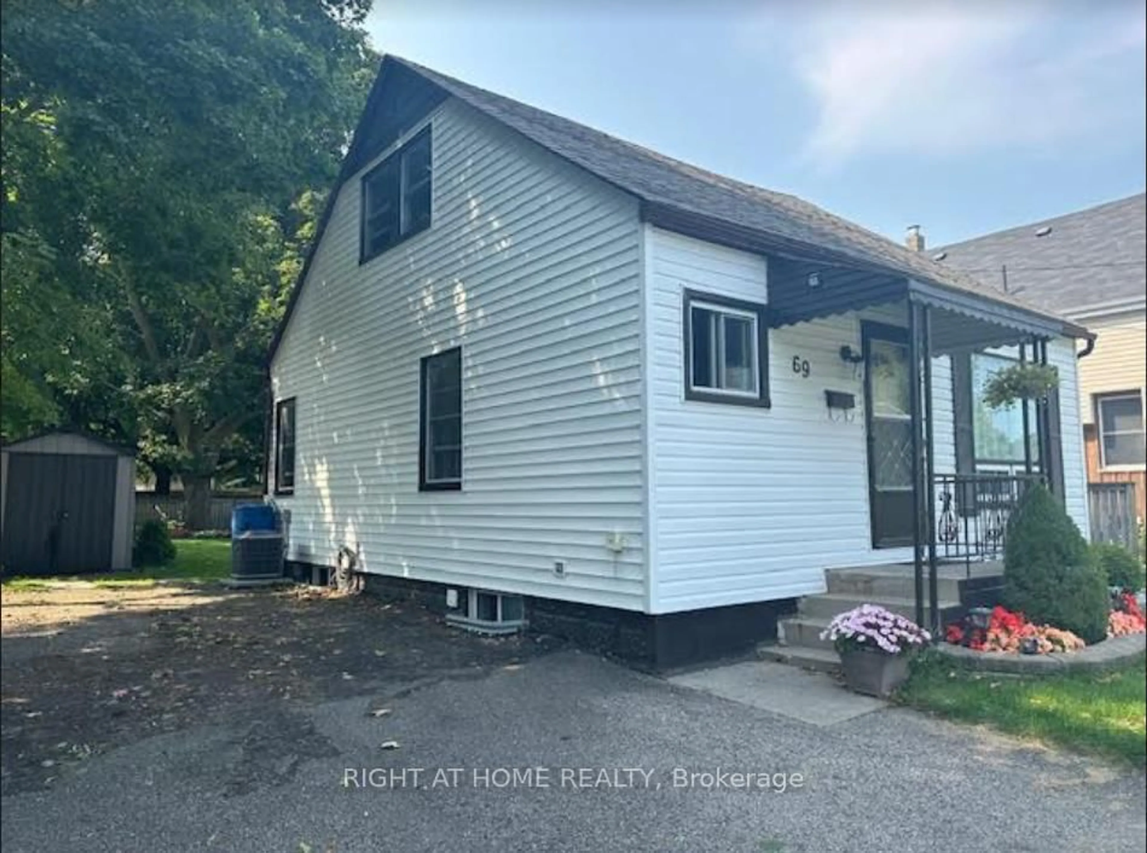 Home with vinyl exterior material, street for 69 Victoria Ave, Kawartha Lakes Ontario K9V 4G8