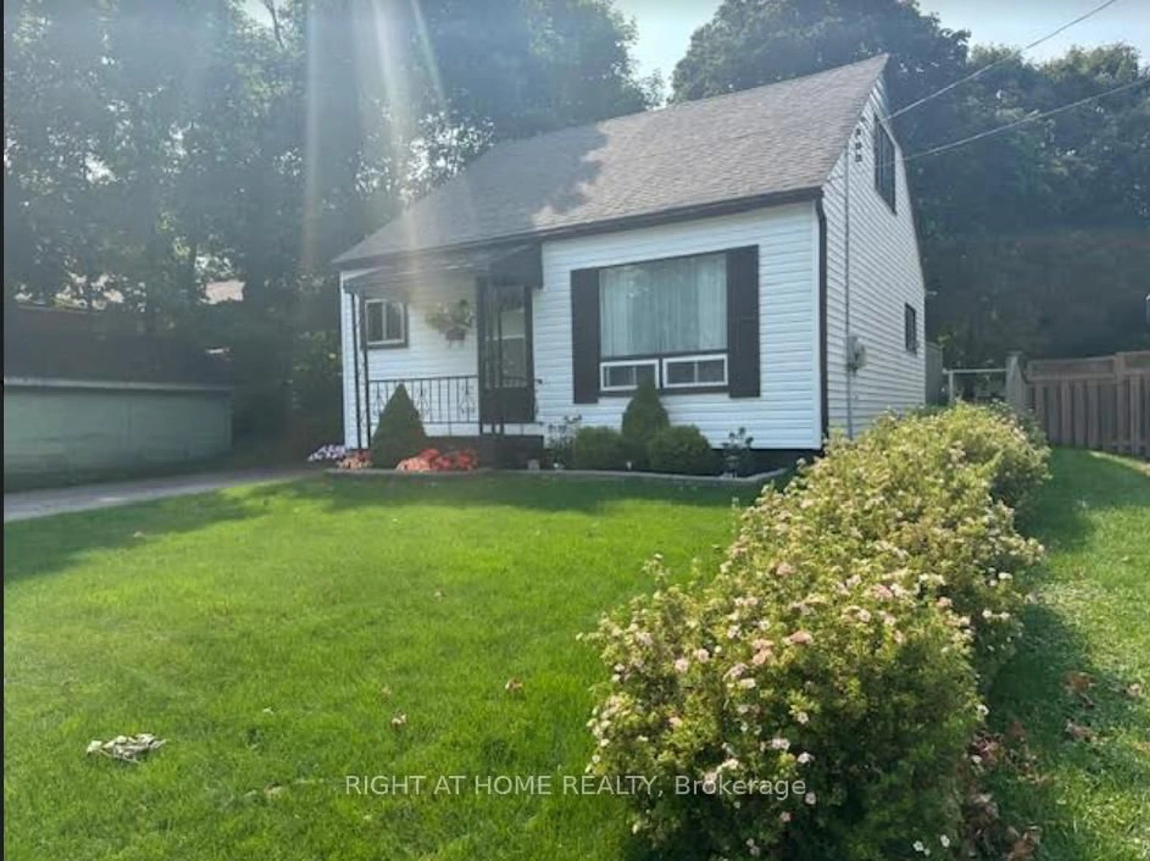 A pic from outside/outdoor area/front of a property/back of a property/a pic from drone, street for 69 Victoria Ave, Kawartha Lakes Ontario K9V 4G8