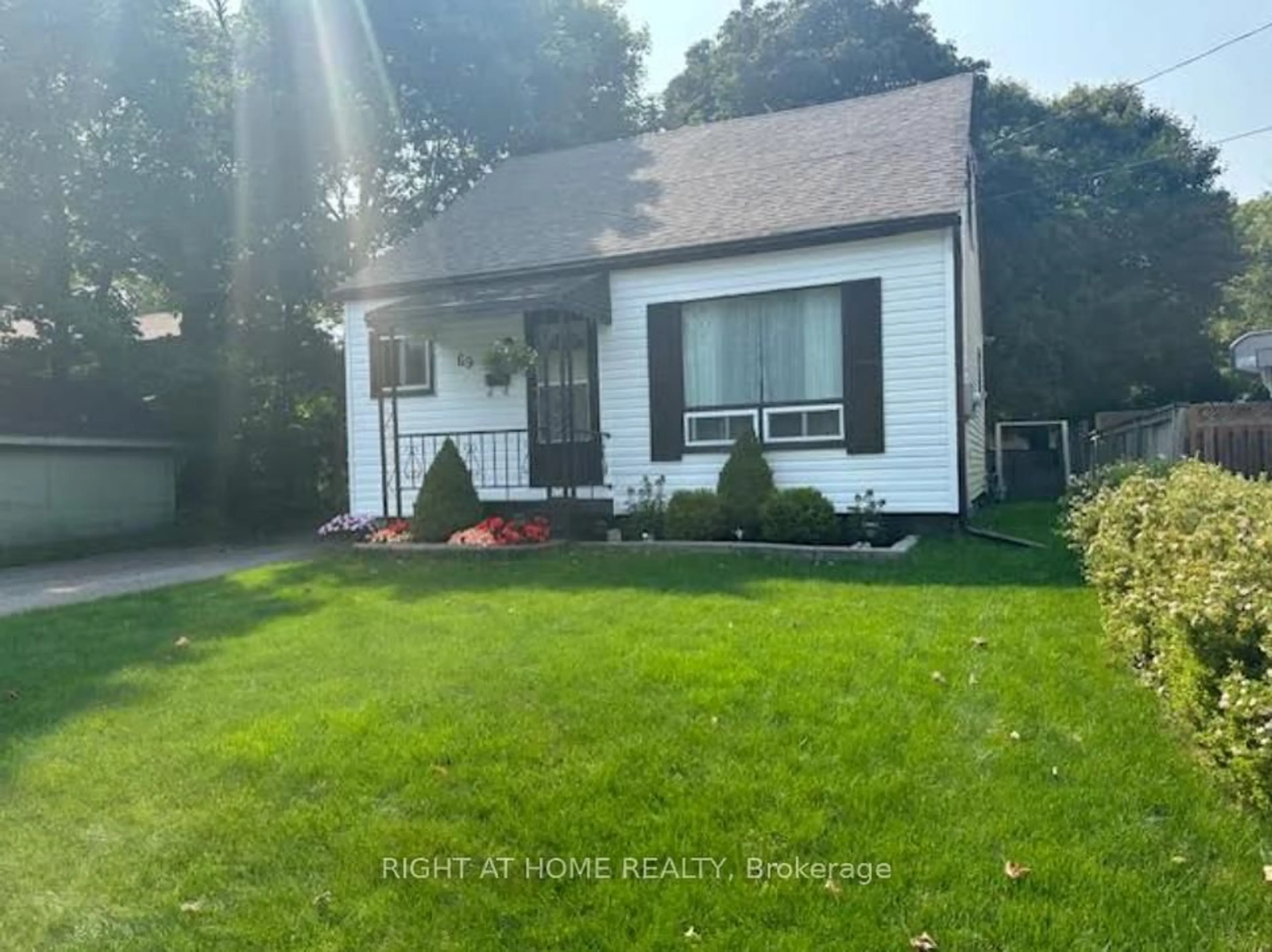 A pic from outside/outdoor area/front of a property/back of a property/a pic from drone, street for 69 Victoria Ave, Kawartha Lakes Ontario K9V 4G8