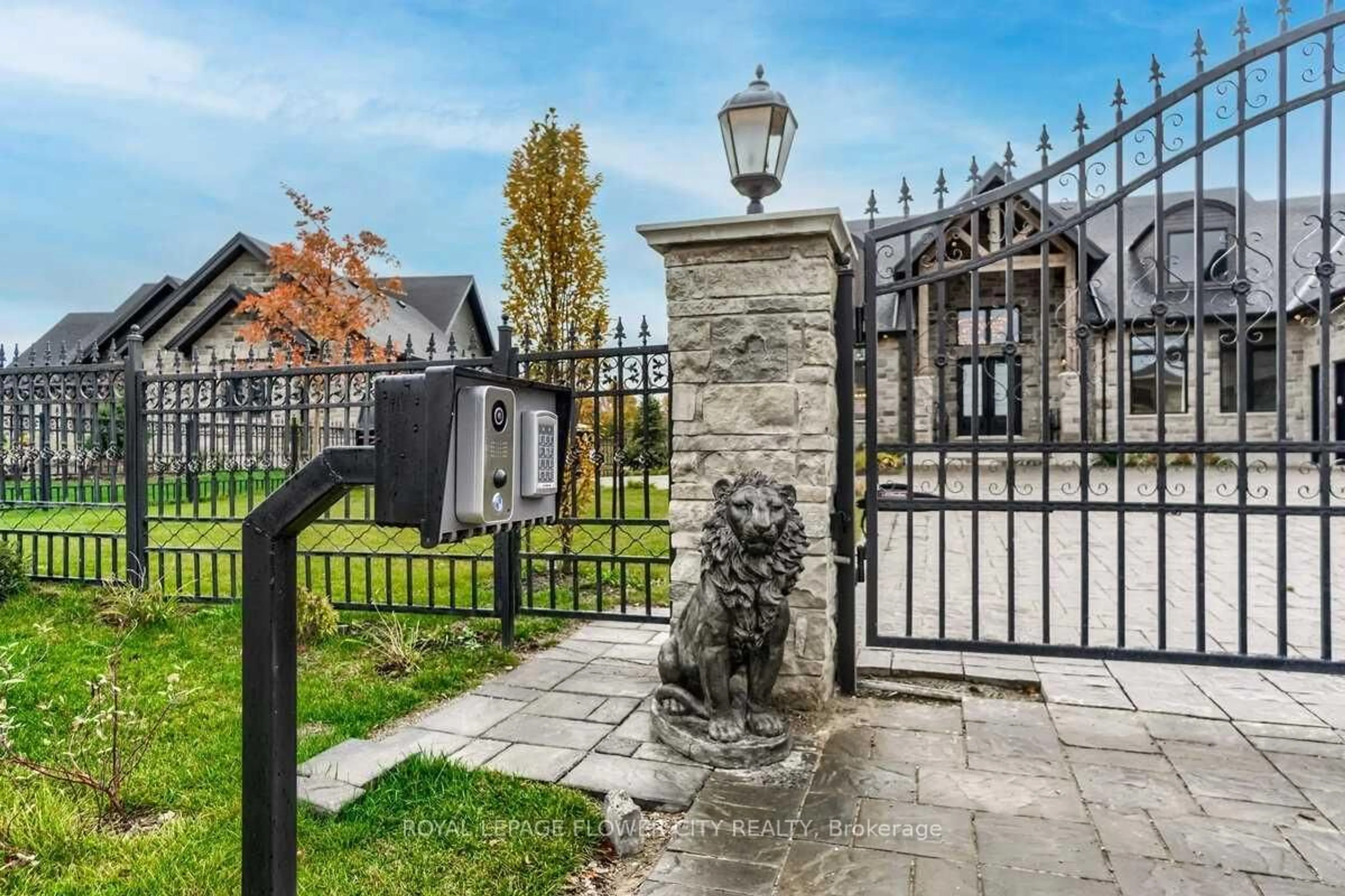 Patio, street for 19 Whitcombe Way, Puslinch Ontario N0B 2C0