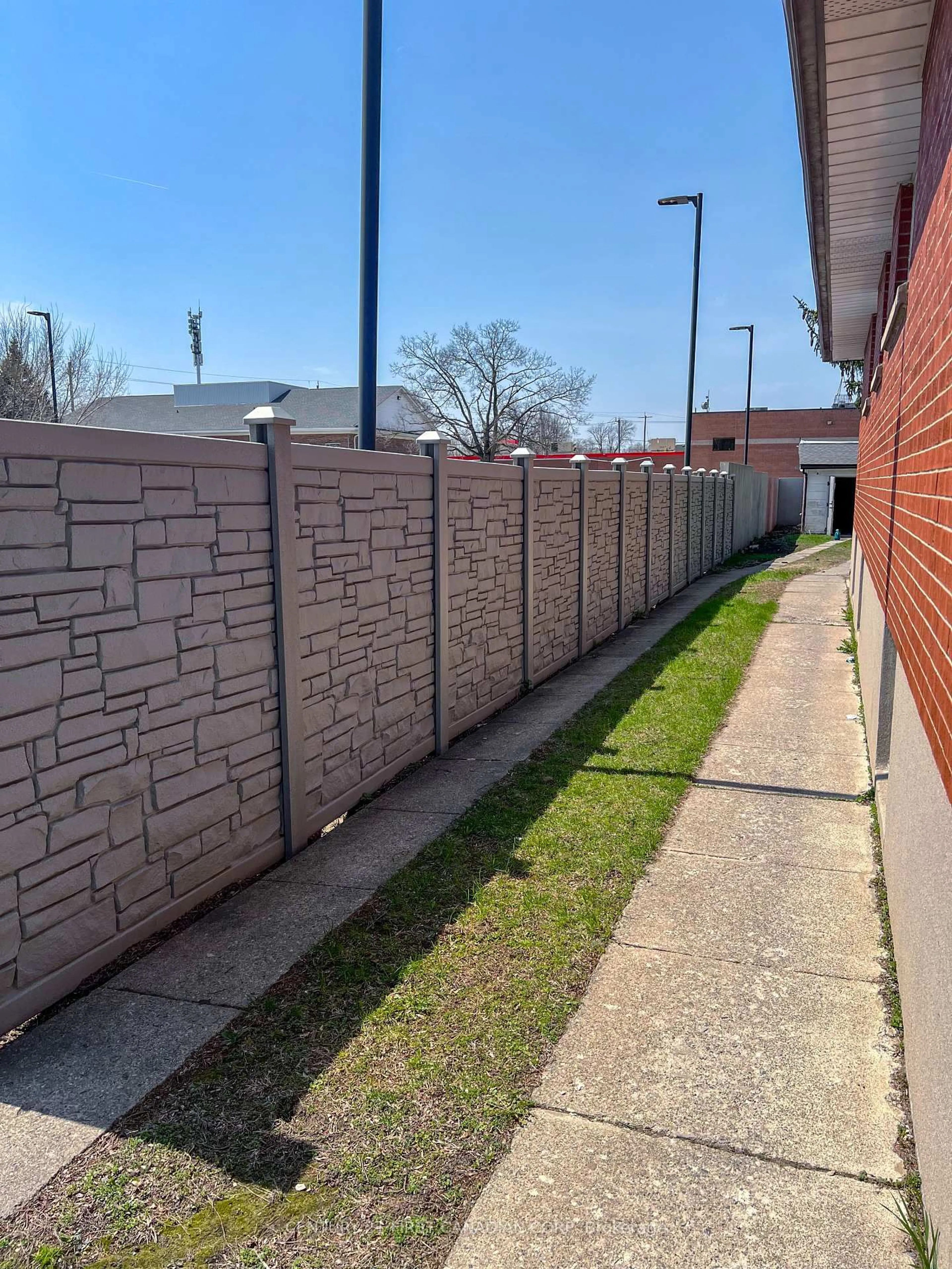 Unknown for 67 Sackville St, London East Ontario N5Z 2E3