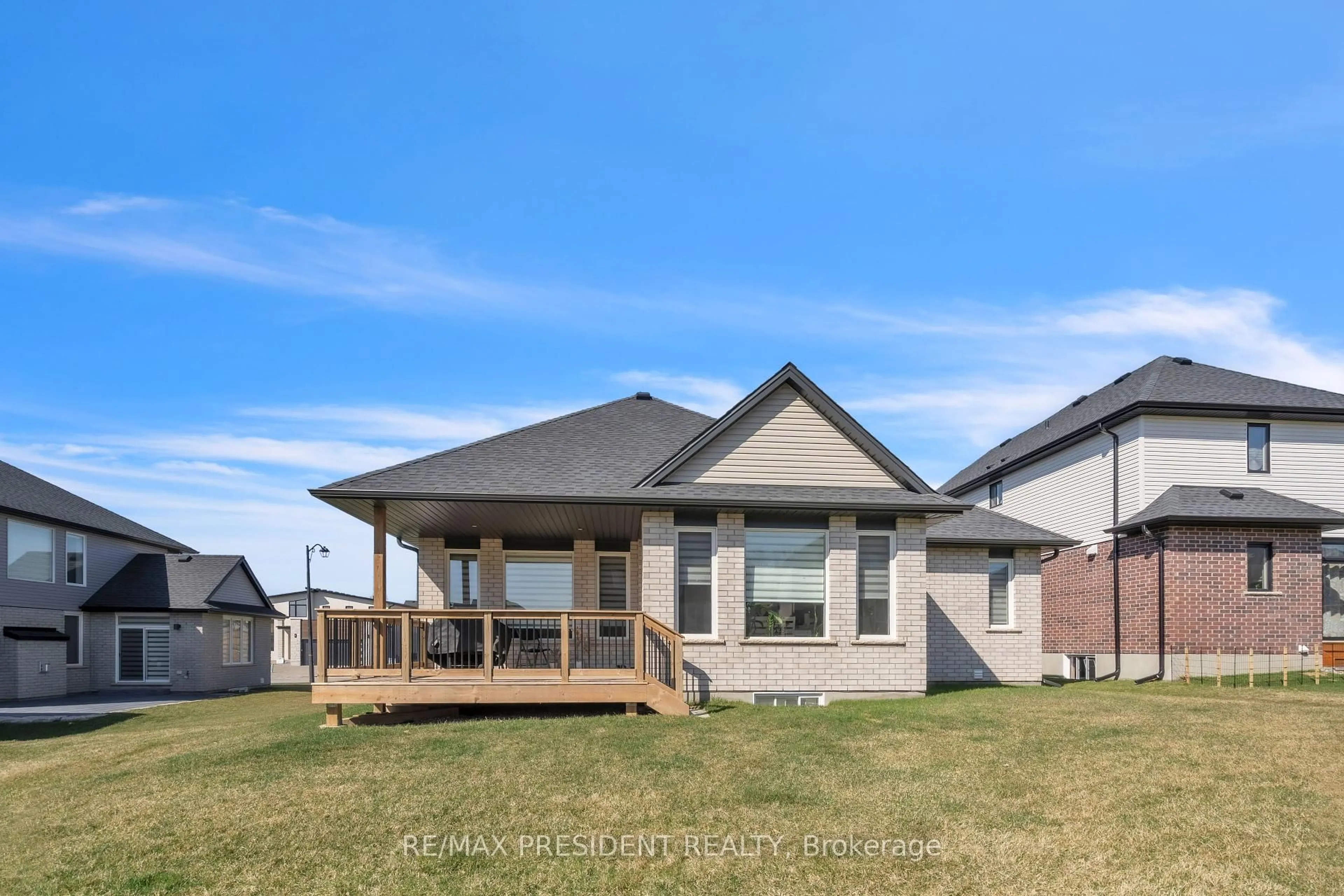 Home with vinyl exterior material, unknown for 109 Greydon Dr, South-West Oxford Ontario N0J 1N0
