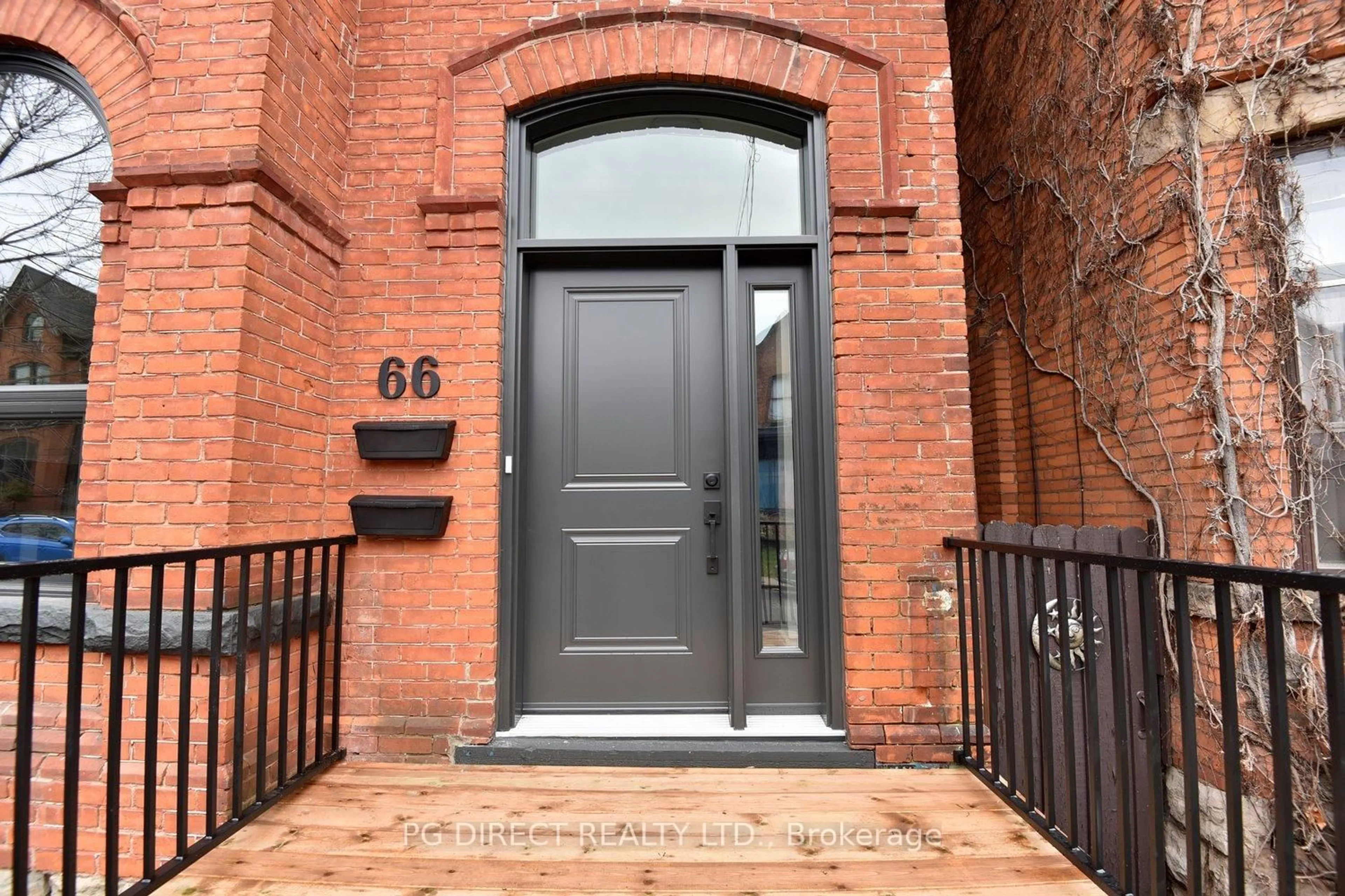 Indoor entryway for 66 Erie Ave, Hamilton Ontario L8N 2W6
