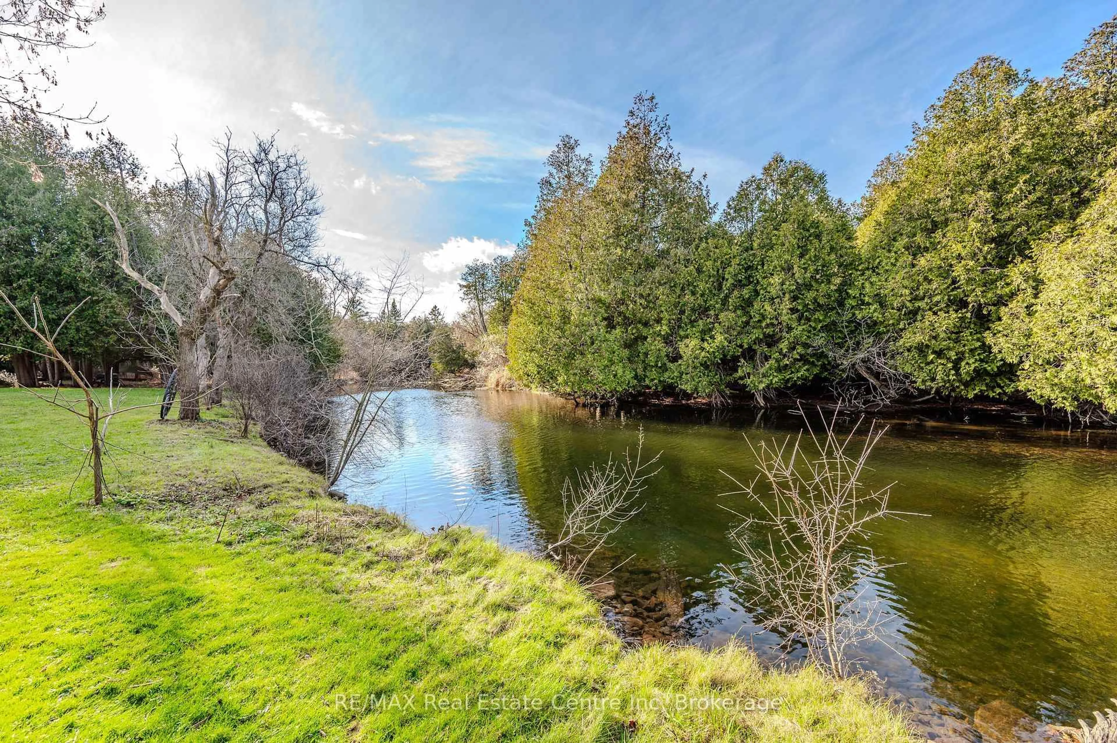 A pic from outside/outdoor area/front of a property/back of a property/a pic from drone, water/lake/river/ocean view for 4891 Wellington Road 29 Rd, Guelph/Eramosa Ontario N1H 6H8