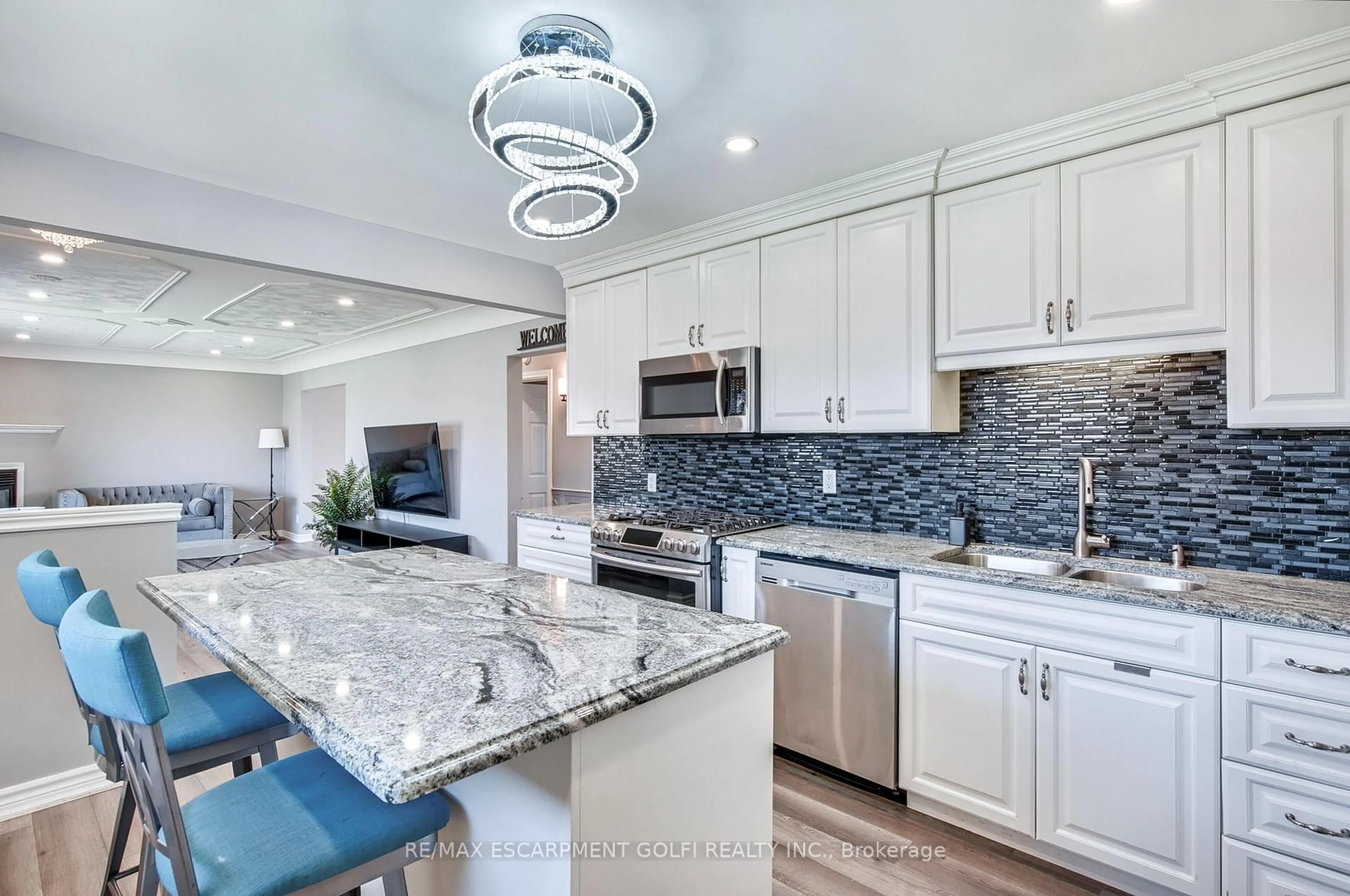 Open concept kitchen, ceramic/tile floor for 5 Cherry Ave, Grimsby Ontario L3M 2G8