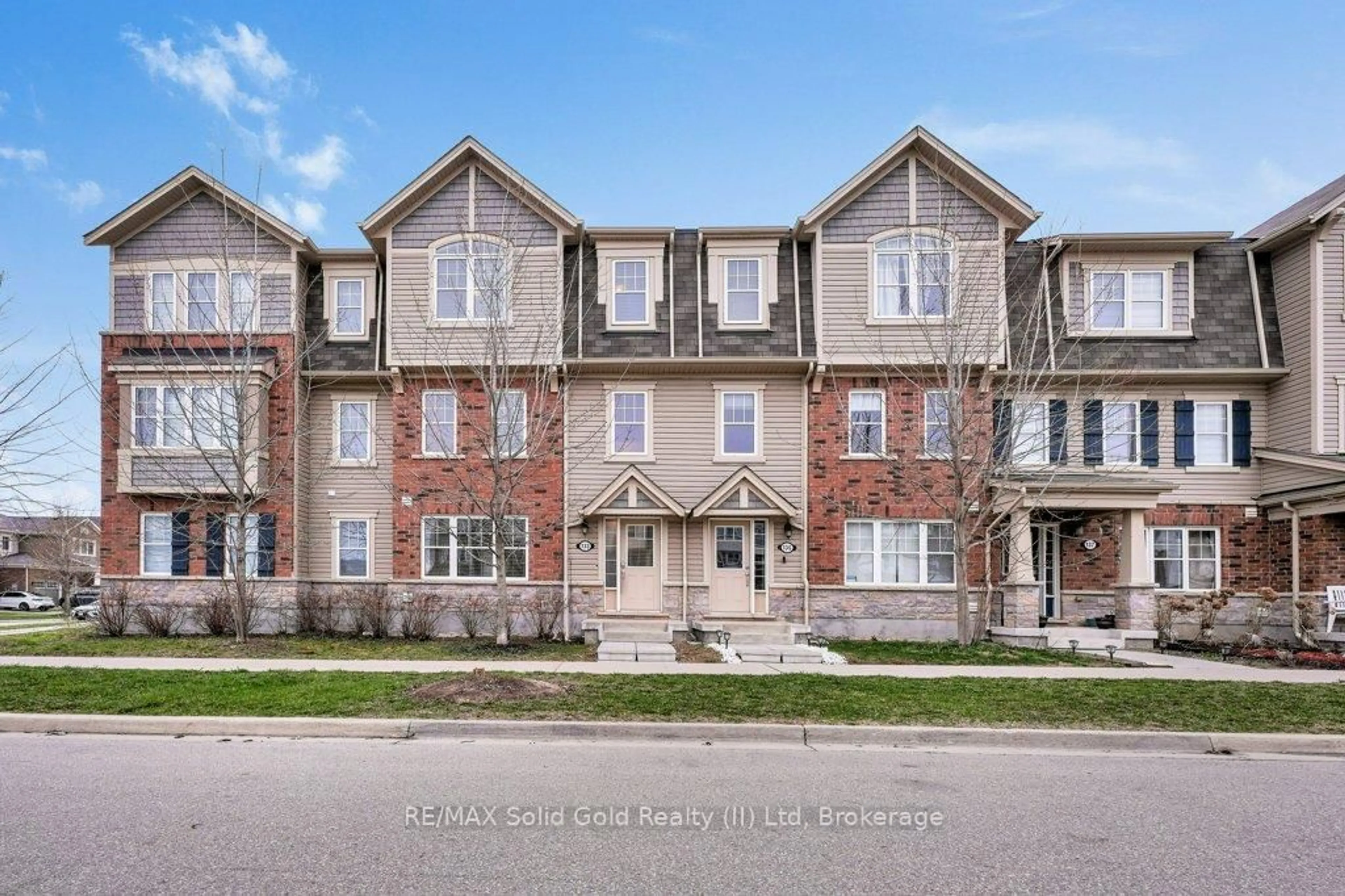 A pic from outside/outdoor area/front of a property/back of a property/a pic from drone, street for 133 Ludolph St, Kitchener Ontario N2R 0L9