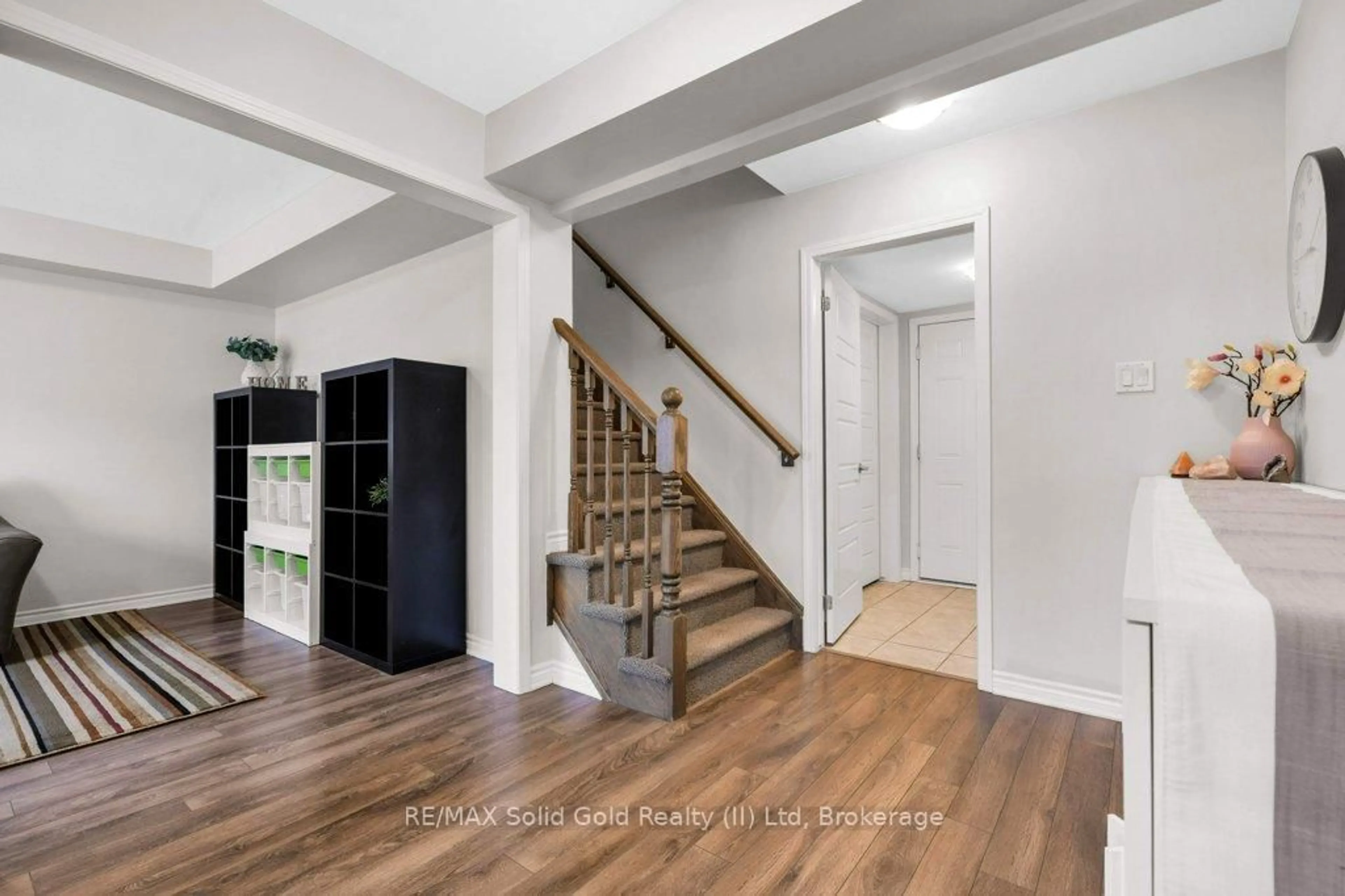 Indoor entryway for 133 Ludolph St, Kitchener Ontario N2R 0L9