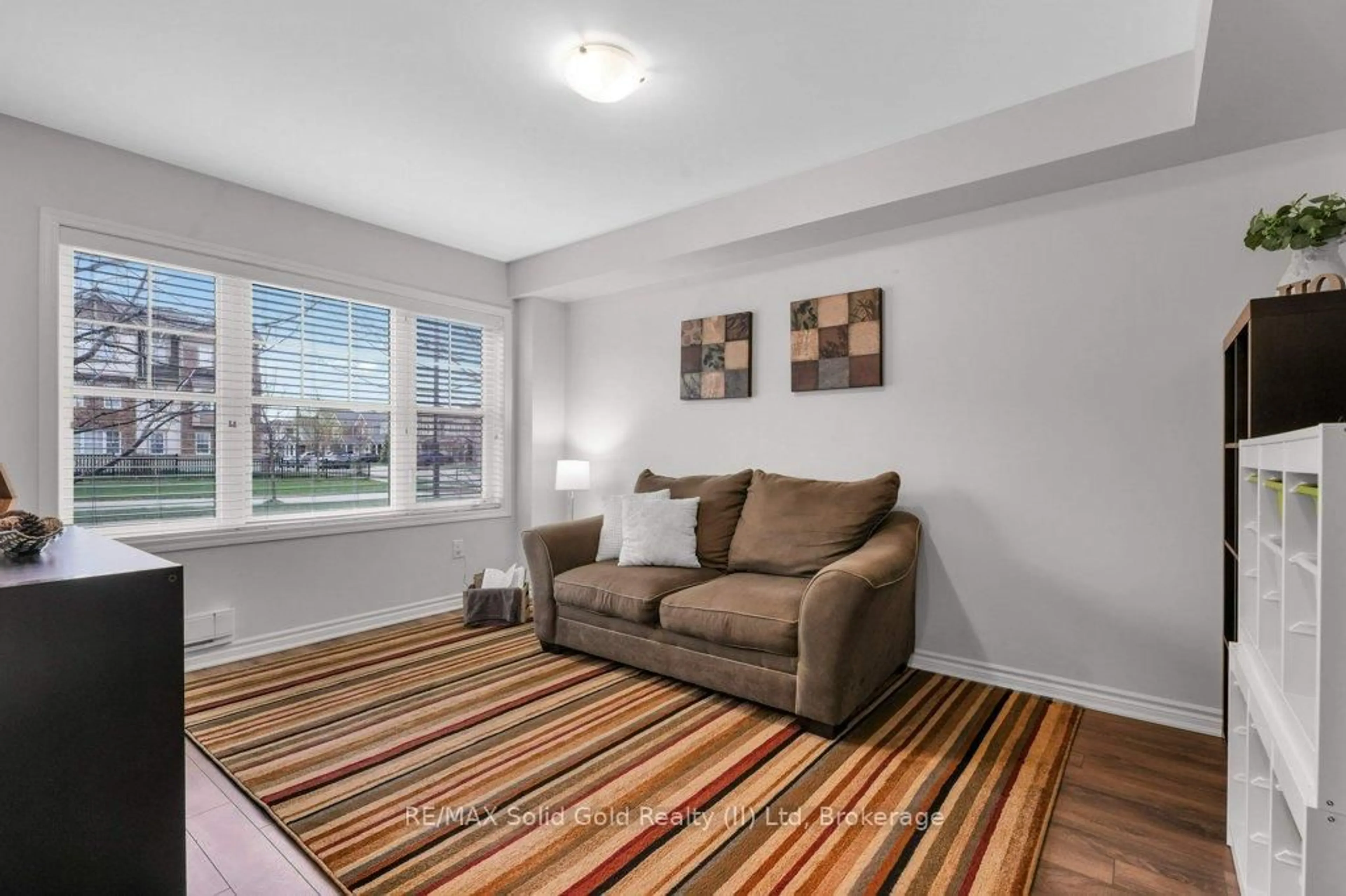 Living room with furniture, carpet floor for 133 Ludolph St, Kitchener Ontario N2R 0L9