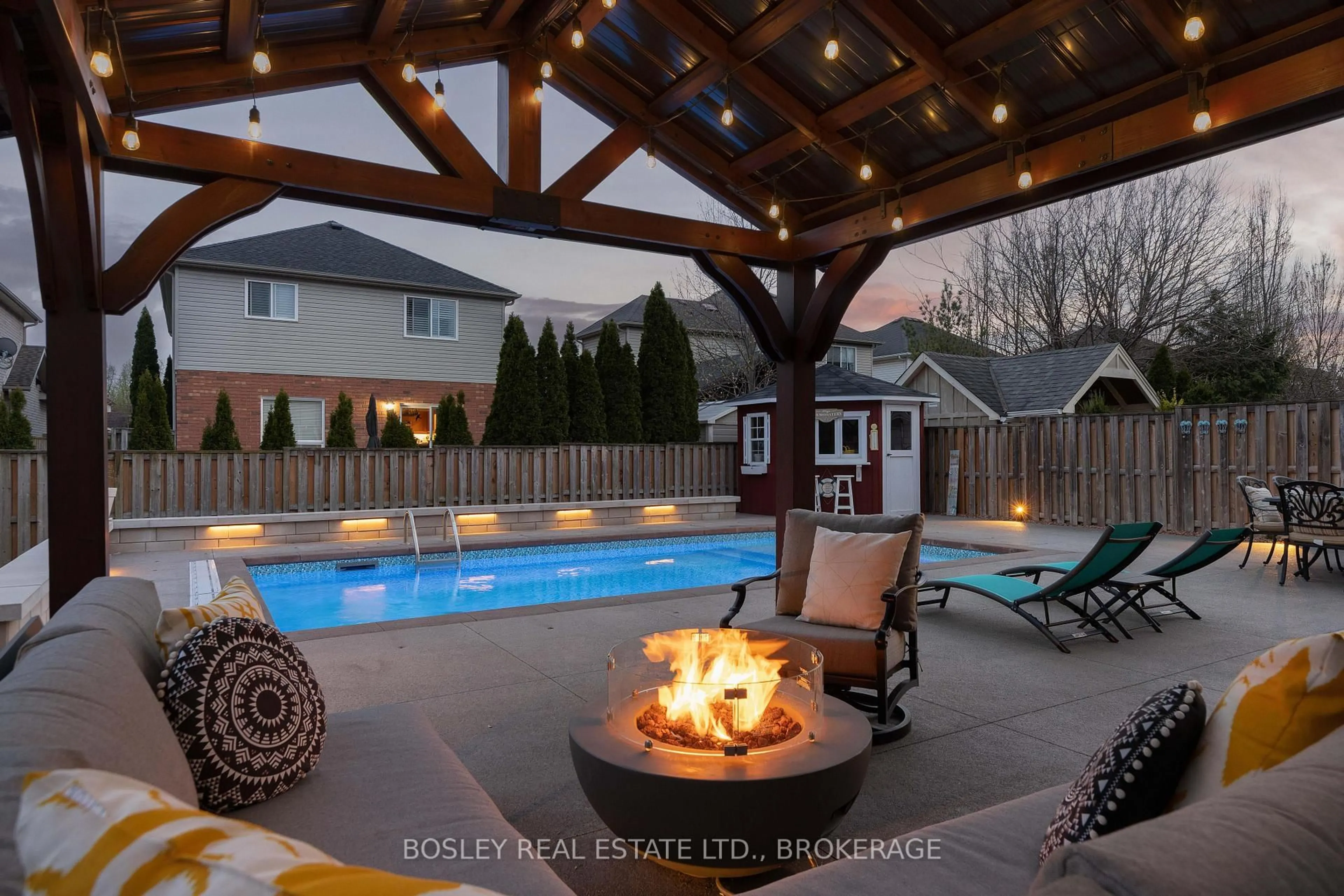 Patio, unknown for 8 Damson St, St. Catharines Ontario L2S 4B2