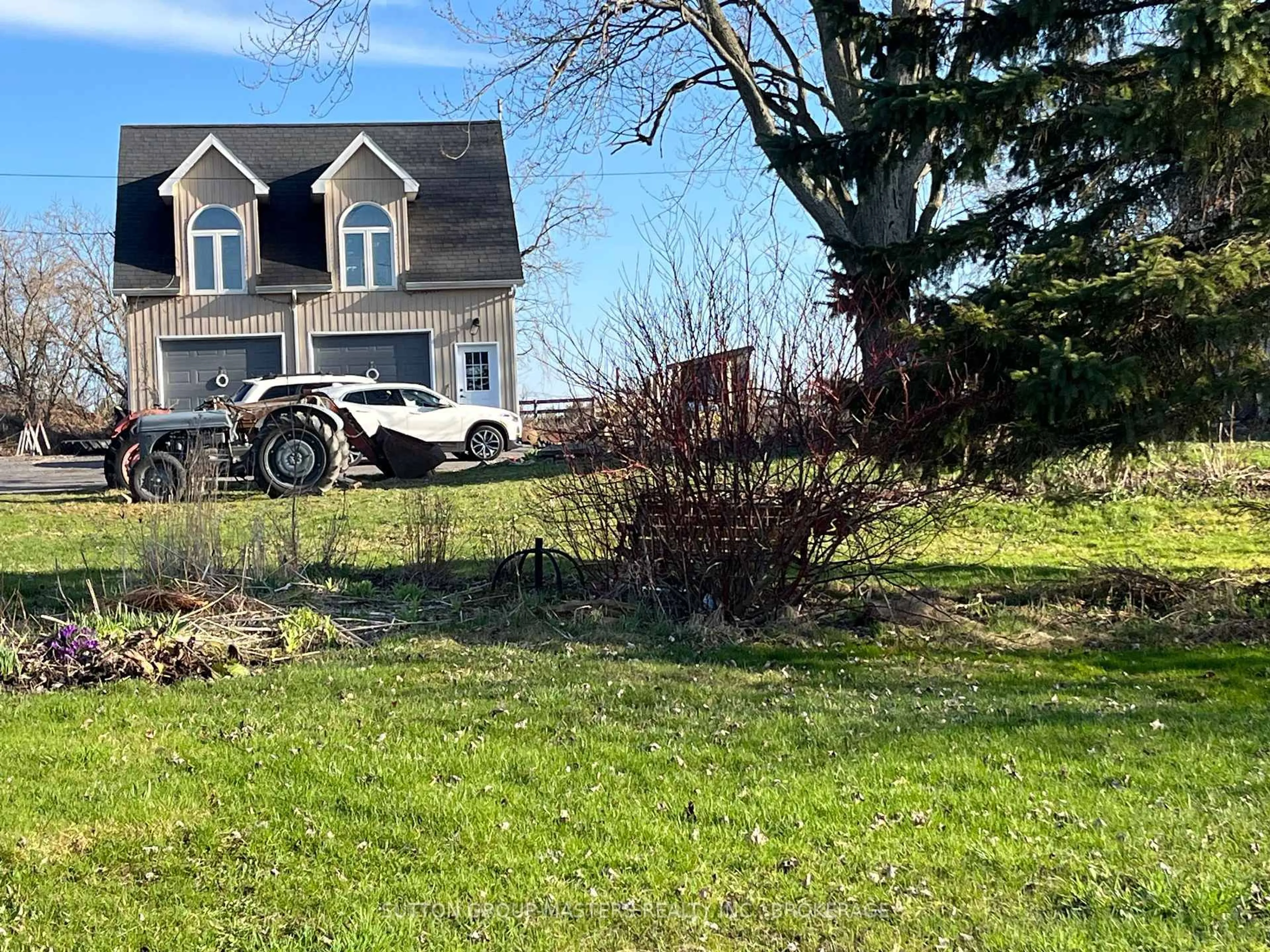 A pic from outside/outdoor area/front of a property/back of a property/a pic from drone, street for 3095 Sydenham Rd, Mcdonalds Corners Ontario K0H 1M0