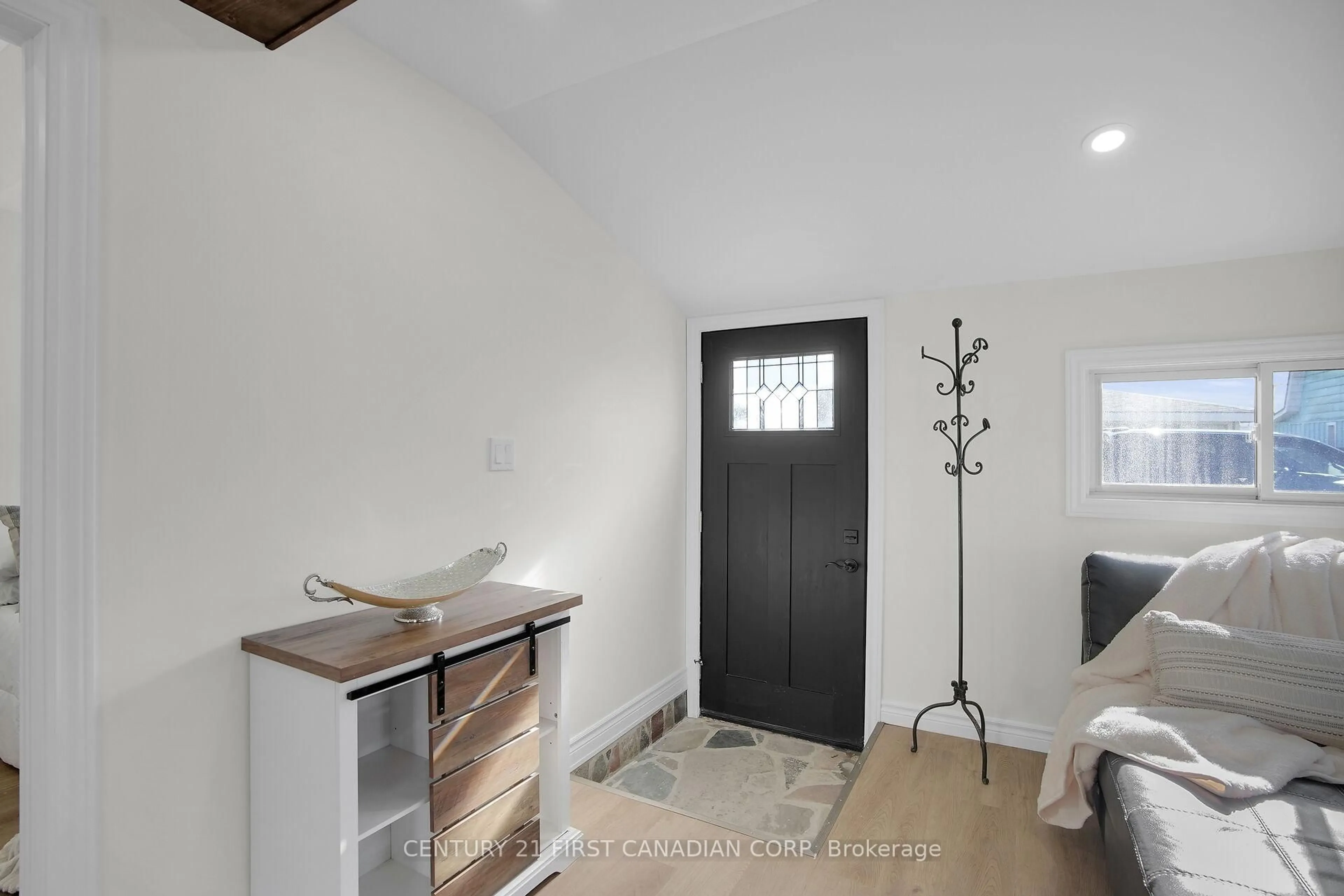 Indoor entryway for 134 Maud St, Central Elgin Ontario N5L 1C9