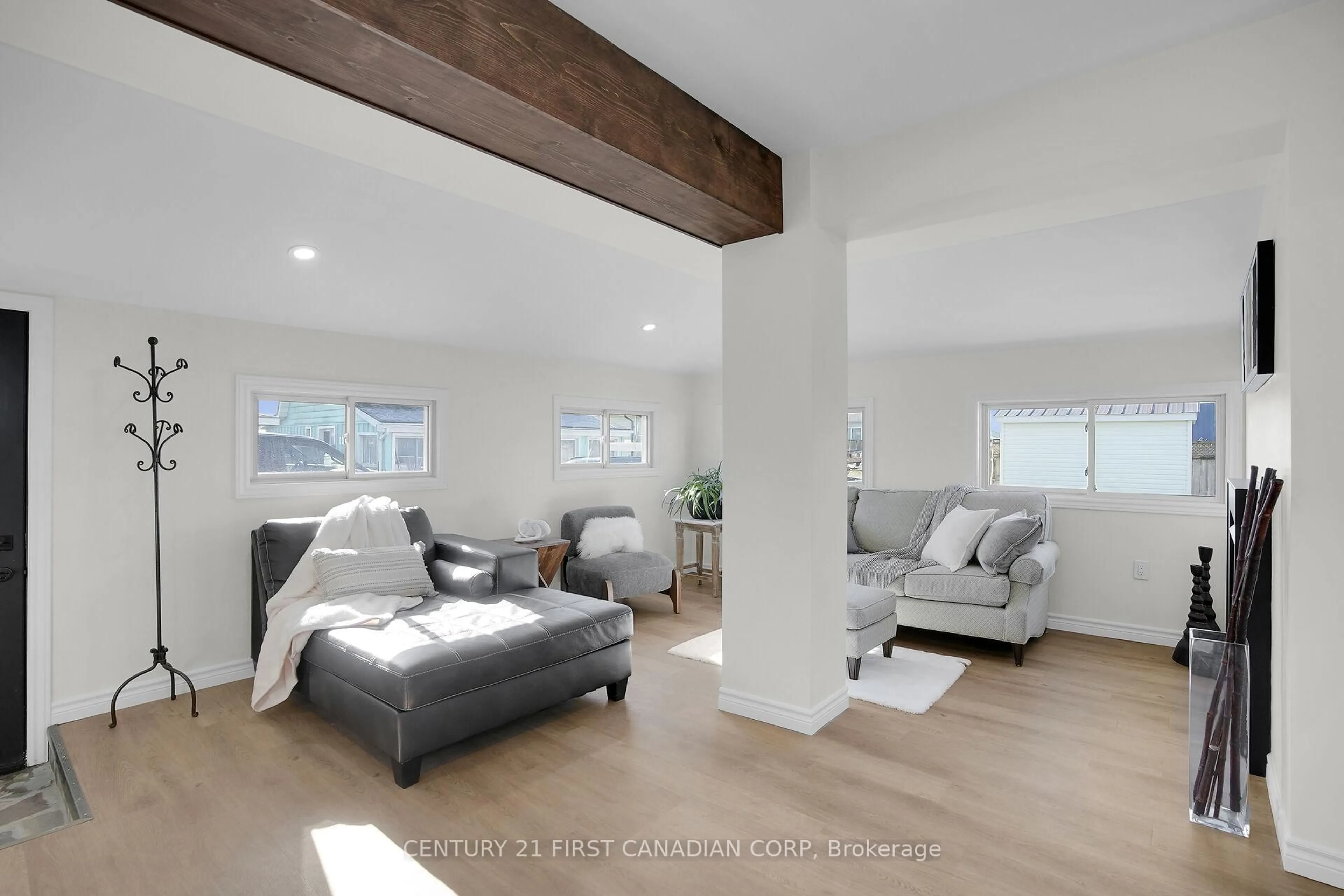 Living room with furniture, wood/laminate floor for 134 Maud St, Central Elgin Ontario N5L 1C9