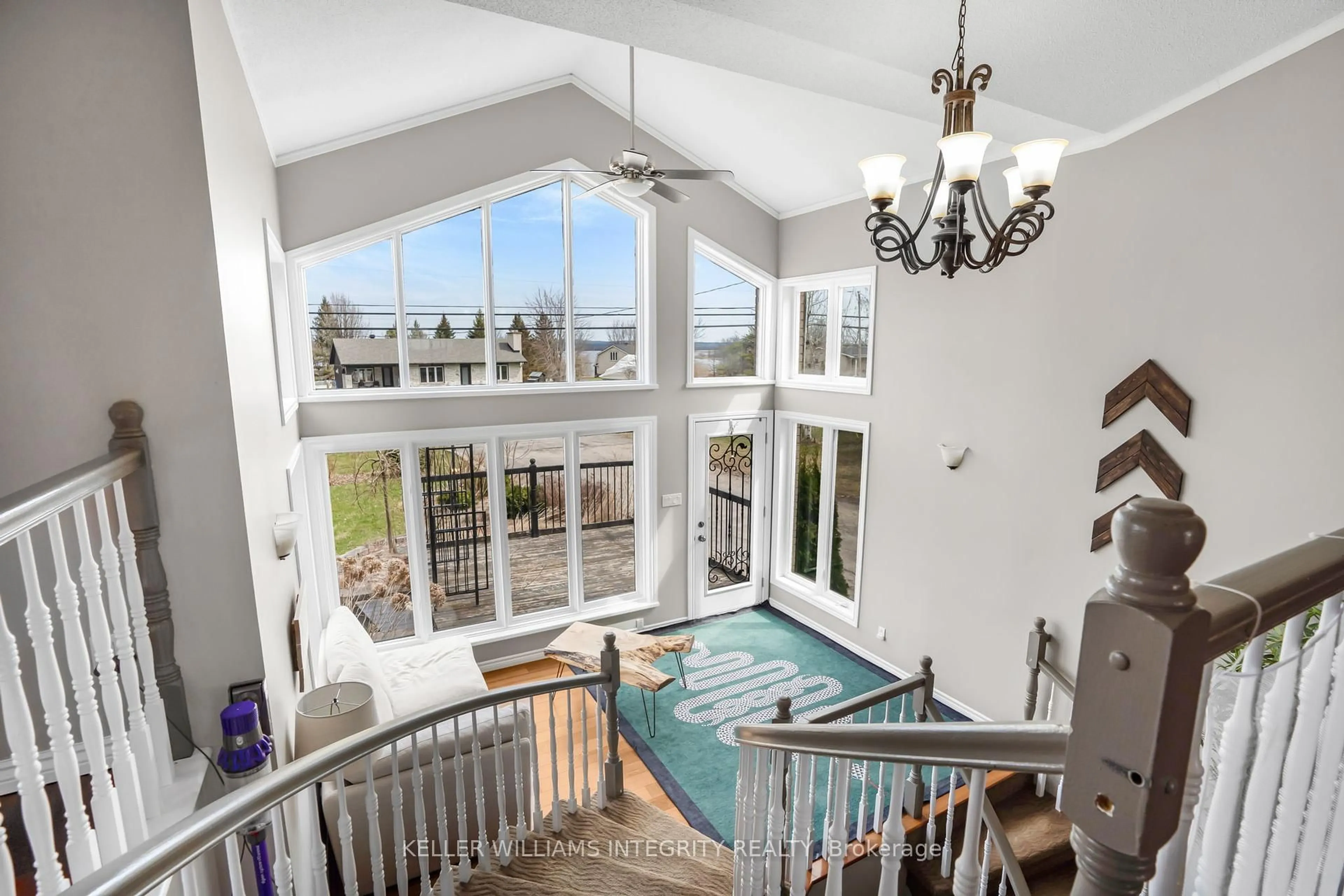 Indoor foyer for 2864 Principale St, Alfred and Plantagenet Ontario K0A 3K0