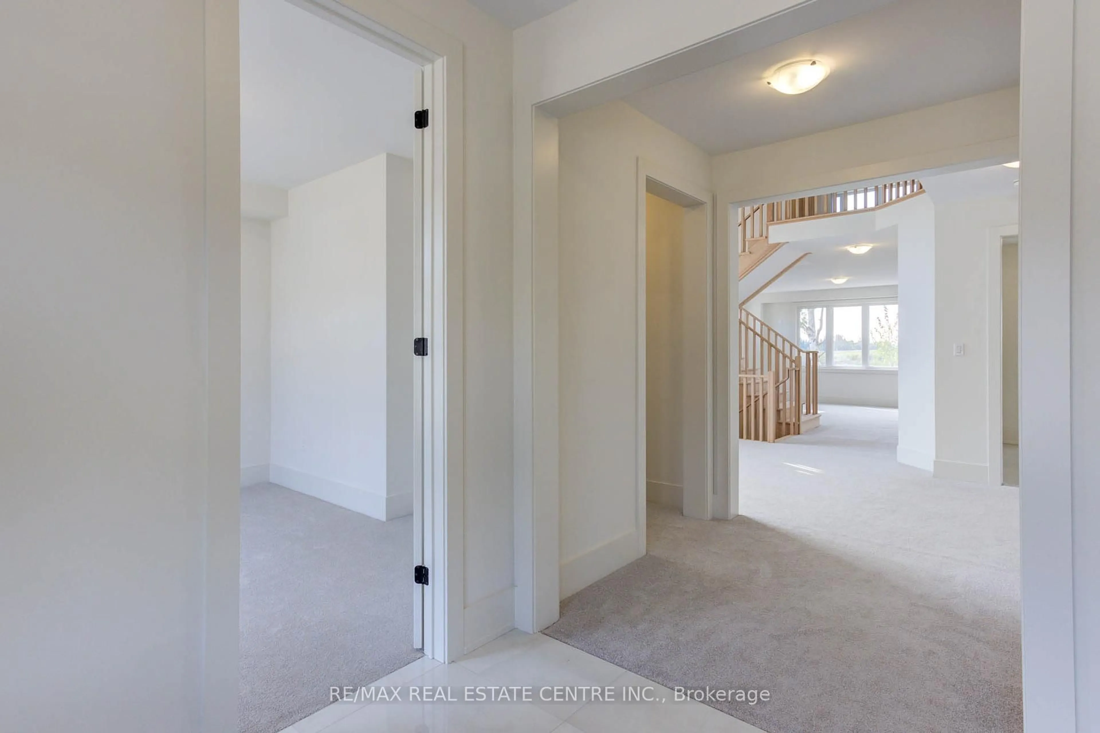 Indoor foyer for 272 Rea Dr, Centre Wellington Ontario N1M 0J8