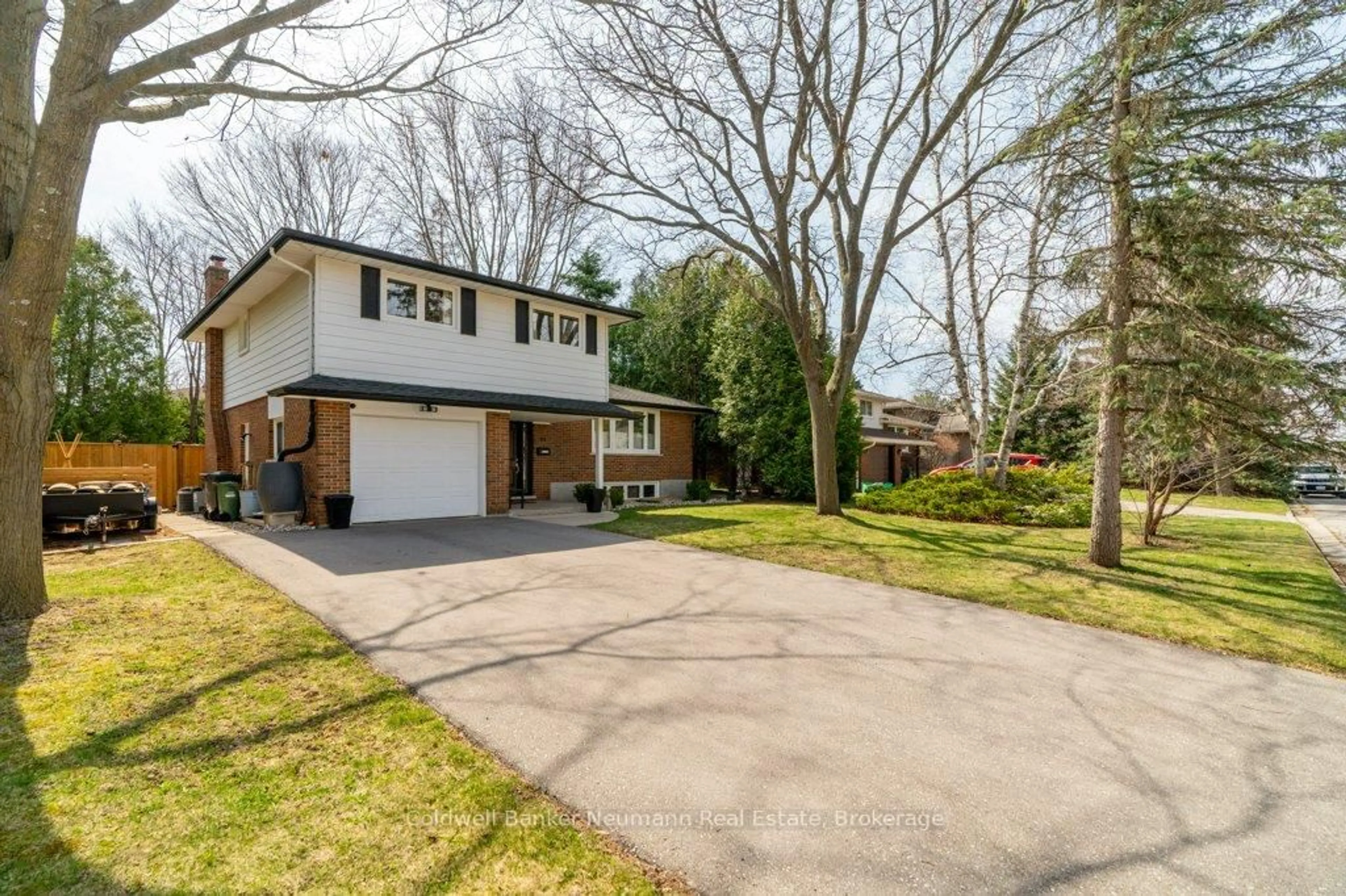 Unknown for 44 Hickory St, Guelph Ontario N1G 2X3